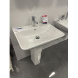 Duravit ME Basin, with pedestal, Vado mixer tap and waste pipe Please read the following important