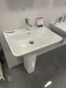 Duravit ME Basin, with pedestal, Vado mixer tap and waste pipe Please read the following important