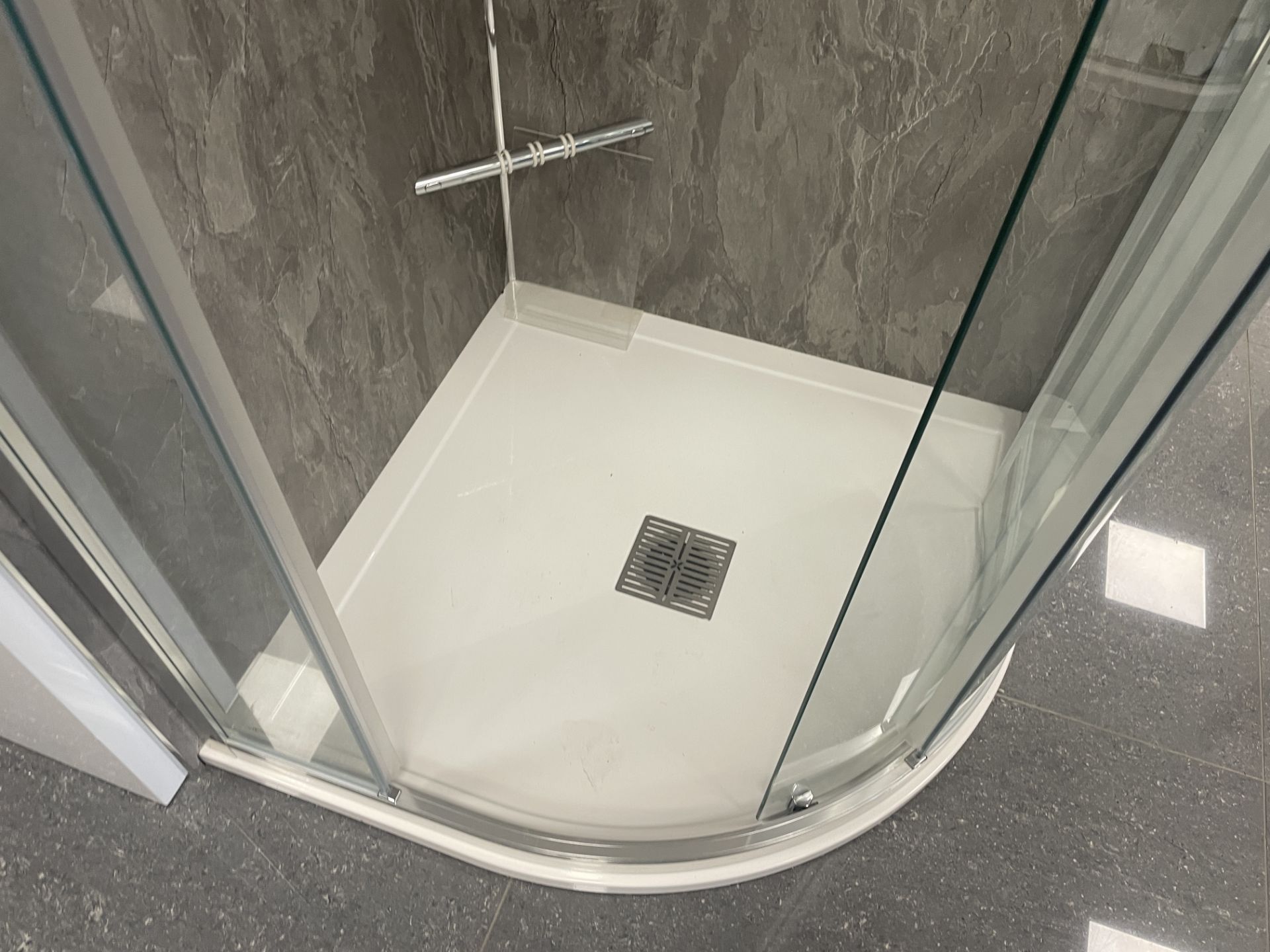Crosswater Clear 6 Quadrant Enclosed Shower, approx. 900mm x 900mm Please read the following - Image 2 of 2
