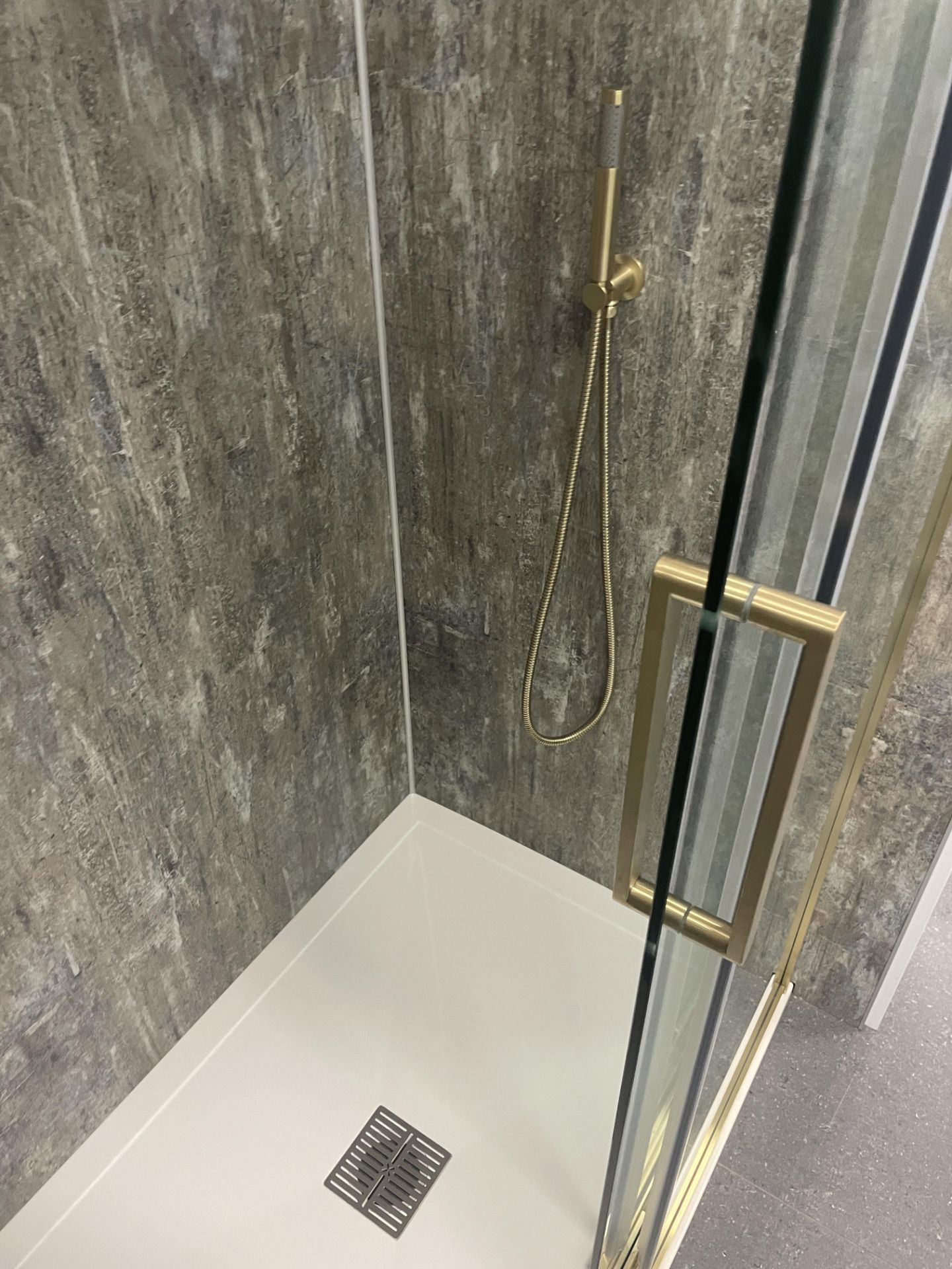 Crosswater Optix 10 Sliding Door Enclosed Shower, with showerhead and mixer taps, approx. 1200mm x - Image 4 of 4