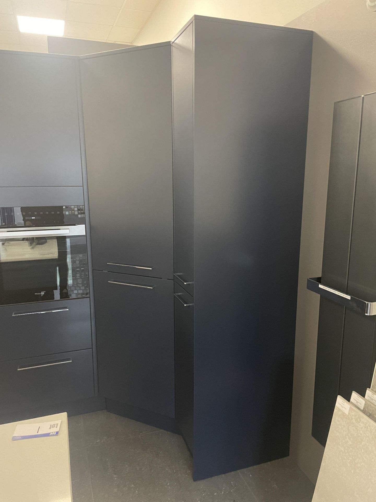 Masterclass Kitchens Hampton/ Madoc OXFORD BLUE & SILVER SAGE KITCHEN UNITS, overall size approx. - Image 3 of 8