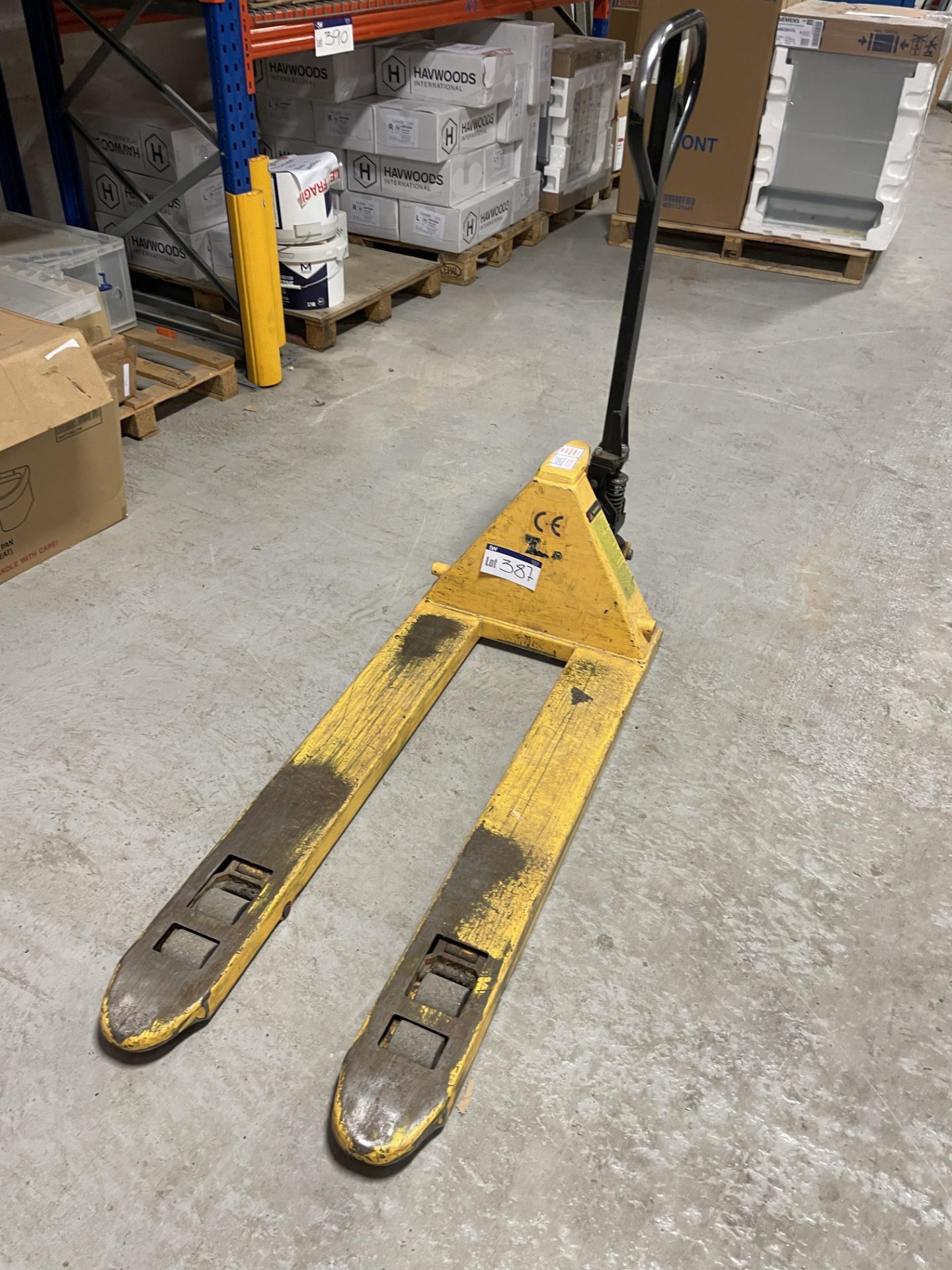 2500kg Hand Hydraulic Pallet Truck (reserve removal until Friday 5 April 2024) Please read the