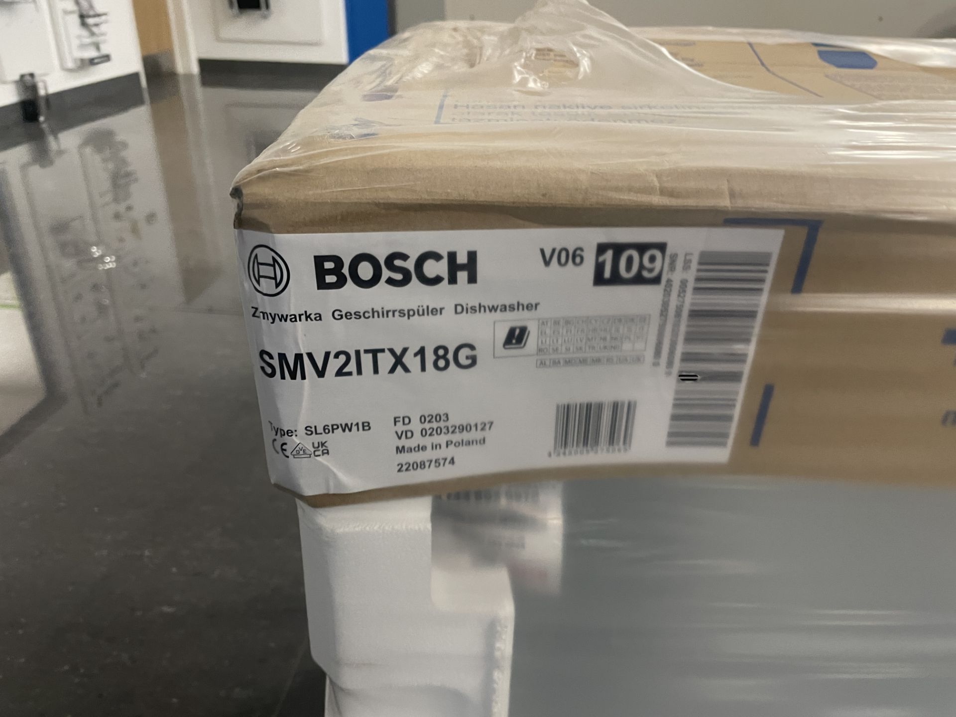 Bosch SMV2ITX 18G Dishwasher (unused/ boxed) Please read the following important notes:- ***Overseas - Image 2 of 2