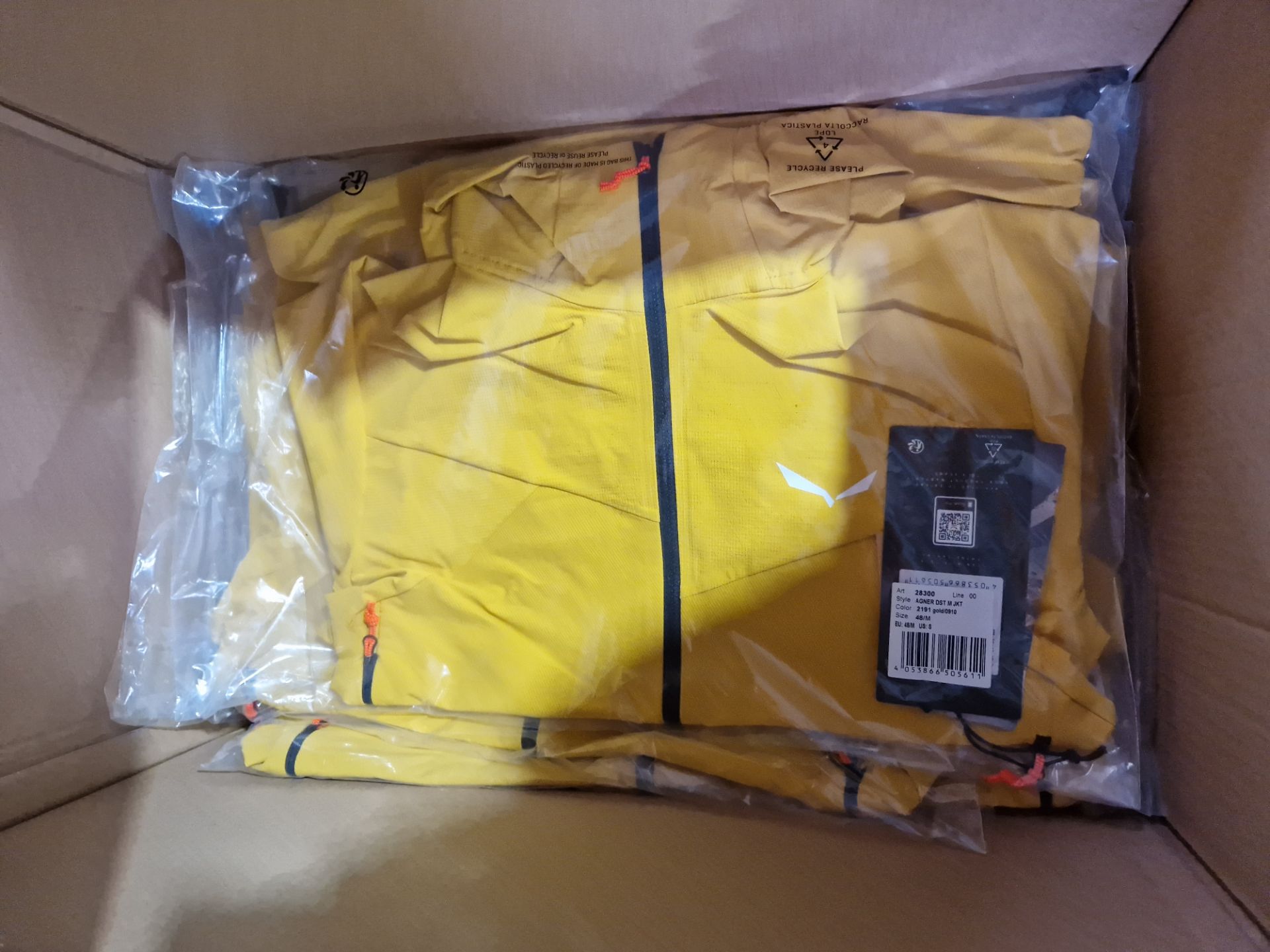 Five Salewa Agner DST Jackets, Colours: Gold, Sizes: 48/M, 50/L, 52/XL, 46/40 Please read the - Image 2 of 3