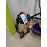 Vonhaus 3515187 Wet and Dry Vacuum Cleaner Please read the following important notes:- ***Overseas