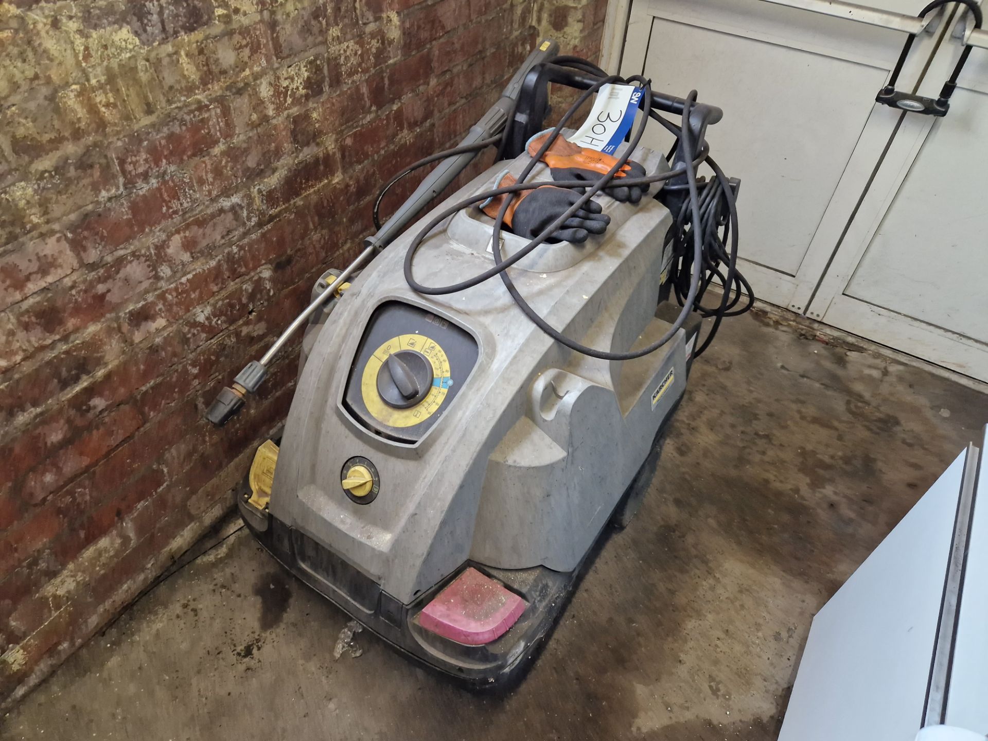 Karcher Professional HDS 5/12 C Pressure Washer, Year of Manufacture 2020 Please read the