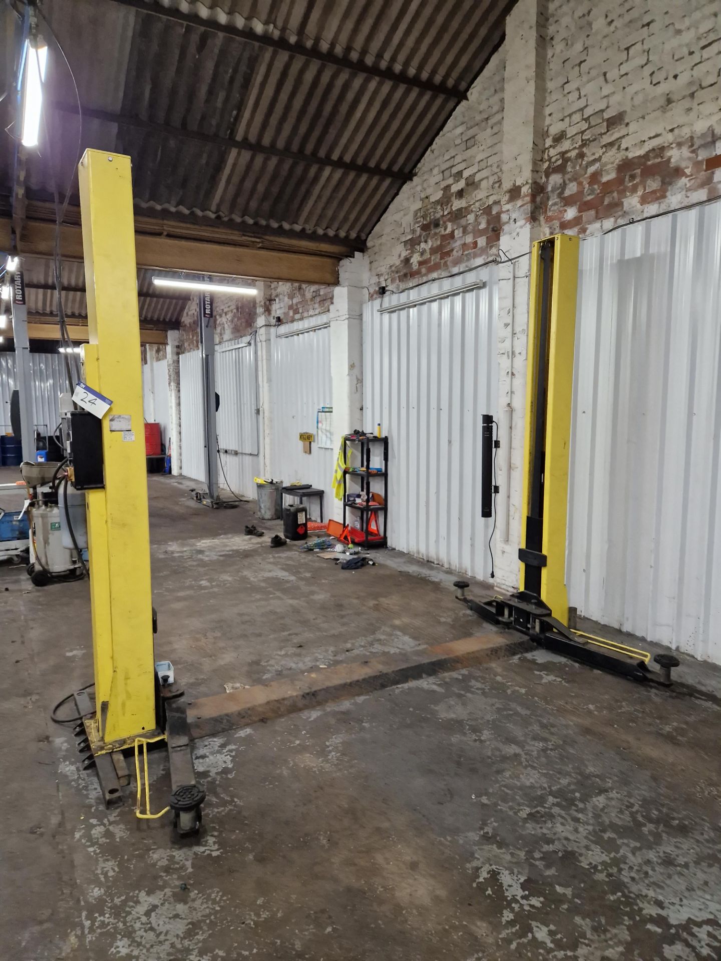 Dunlop Garage Equipment DL240/3 Twin Post Vehicle Lift, 4000KG Capacity, Year of Manufacture 2017,