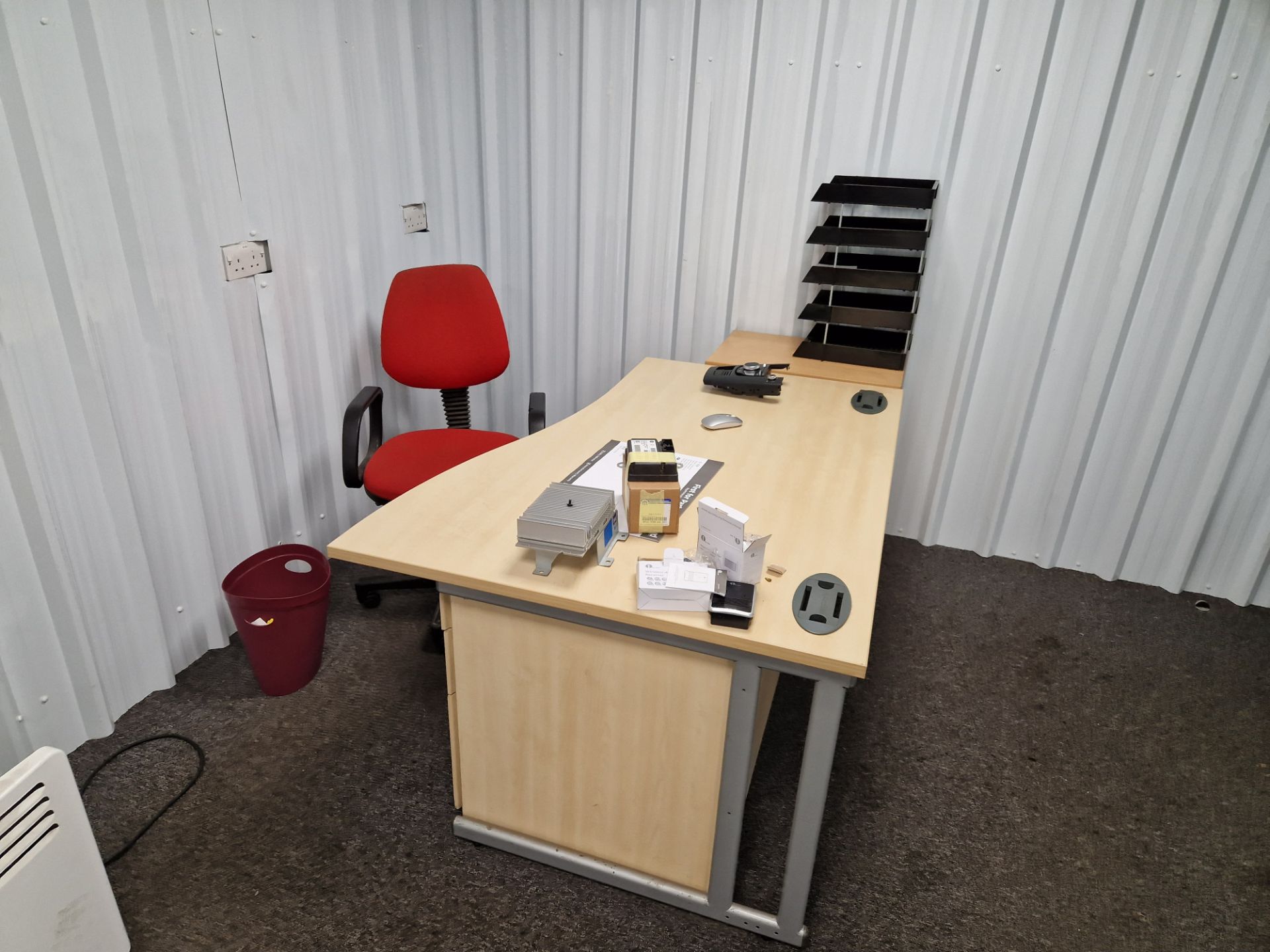 Two Veneered Desks, Three Pedestals, Side Cabinet and Two Office Chairs Please read the following - Bild 2 aus 2