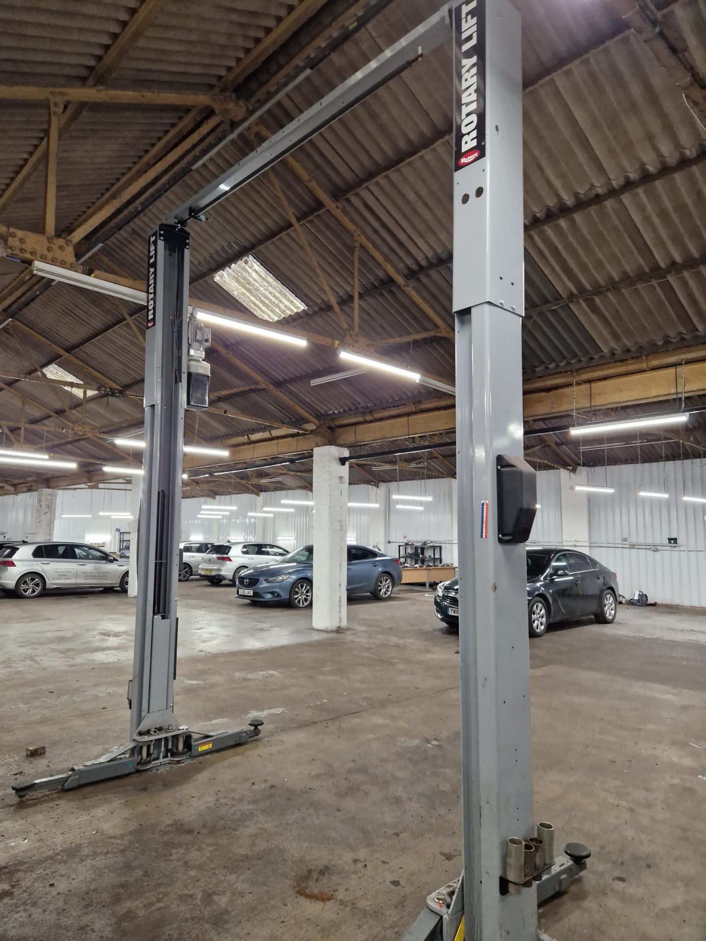 Rotary SPOA4M-AP-5 Twin Post Vehicle Lift, 4500KG Capacity, Year of Manufacture 2021, Serial No. - Bild 3 aus 5