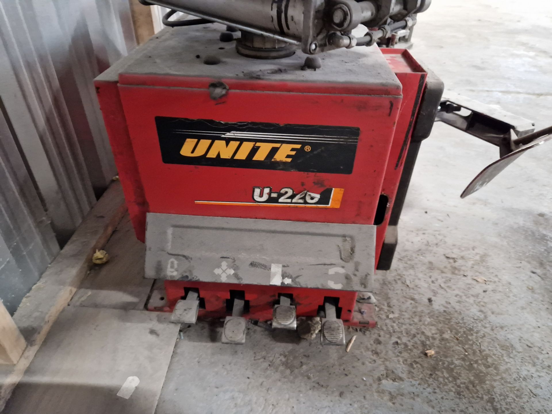 Unite U-226 Tyre Changer Please read the following important notes:- ***Overseas buyers - All lots - Image 3 of 3