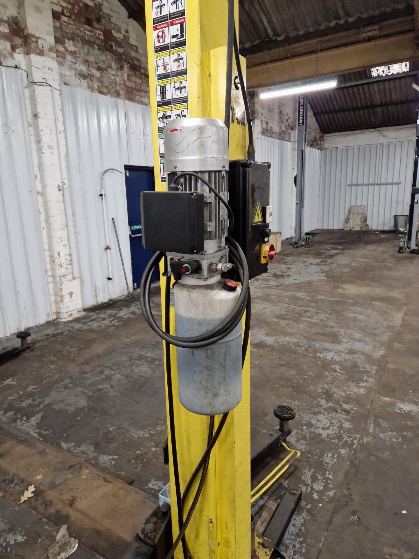 Dunlop Garage Equipment DL240/3 Twin Post Vehicle Lift, 4000KG Capacity, Year of Manufacture 2017, - Image 3 of 4
