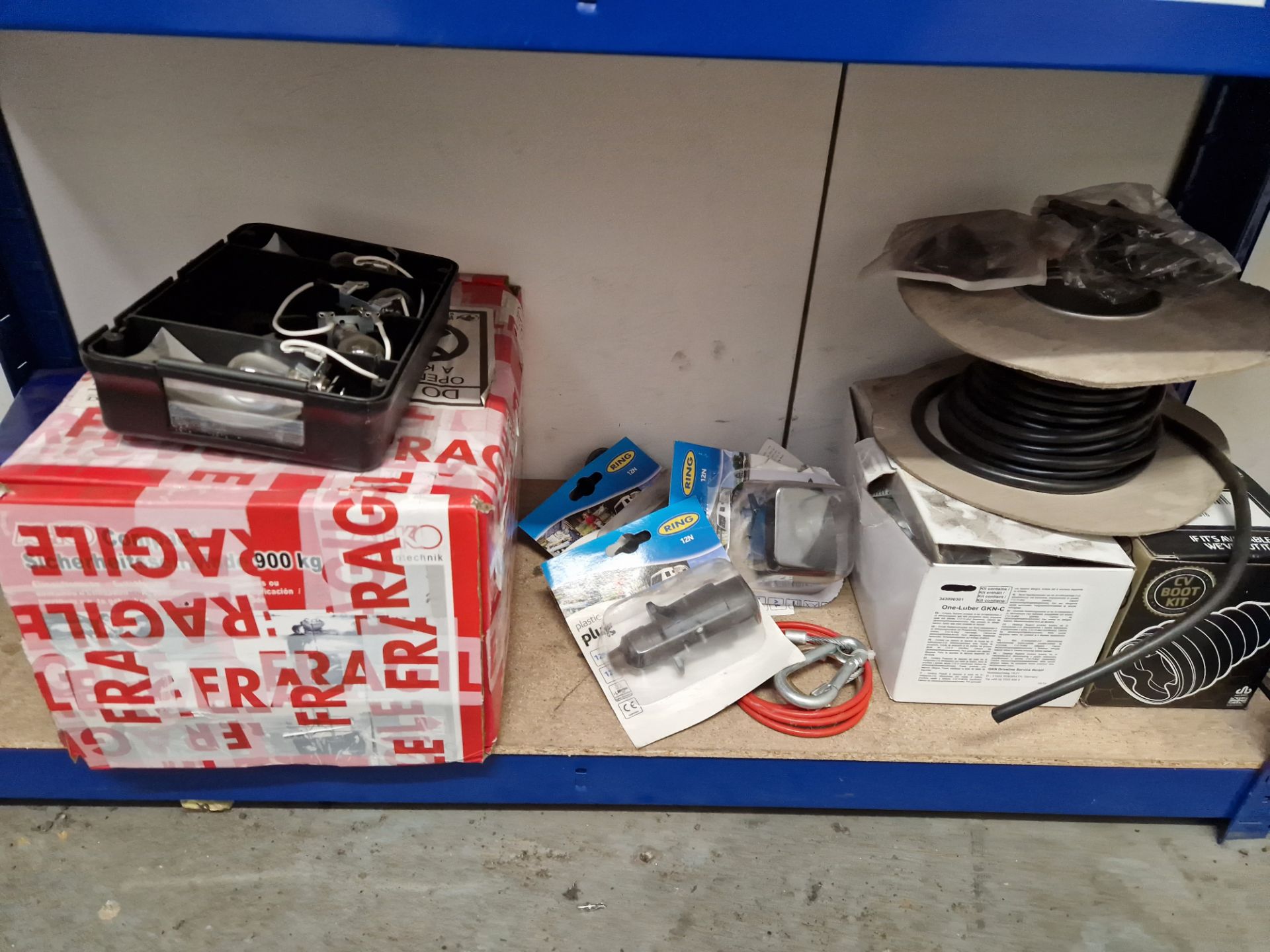 Contents to One bay of Racking, including Brake Pads, Filters, Wipers, etc Please read the following - Bild 6 aus 6