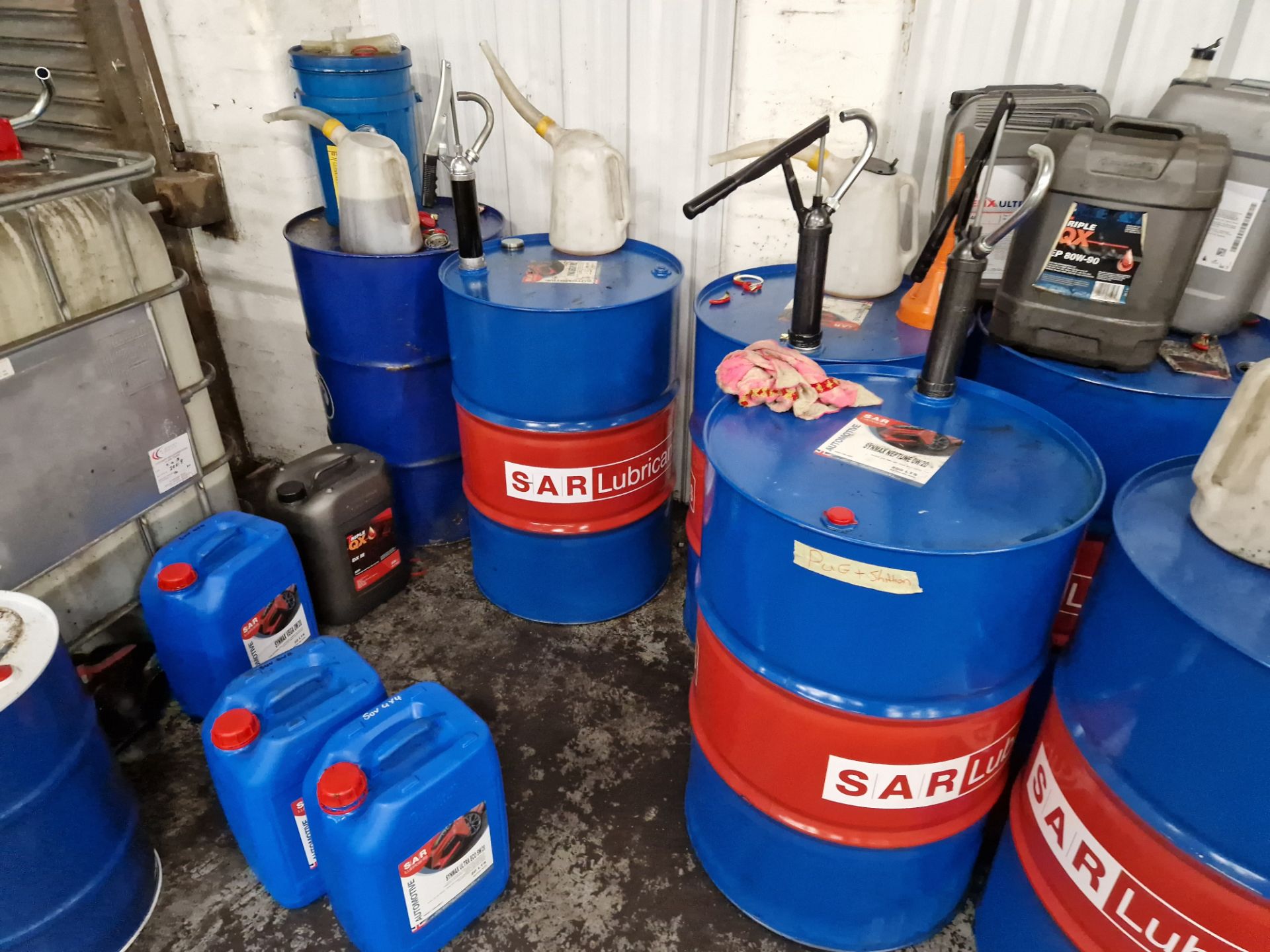 Nine Barrels, One IBC and Six Tubs of Various Hydraulic Oil, Engine Oil, Lubricants, etc with Bunded - Bild 3 aus 12