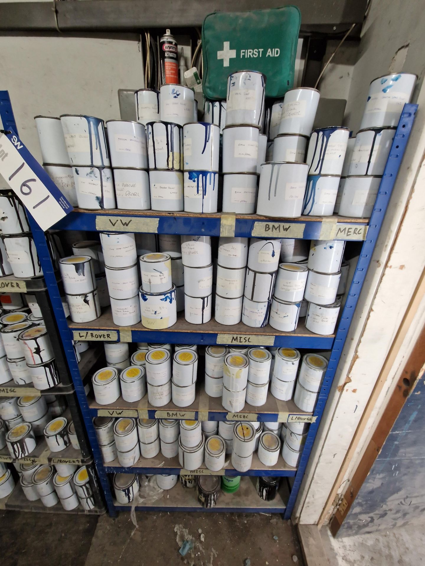 Contents to Paint Room, including Various Base Paints for Skoda, BMW, Honda, Bentley, Land Rover, - Bild 2 aus 6