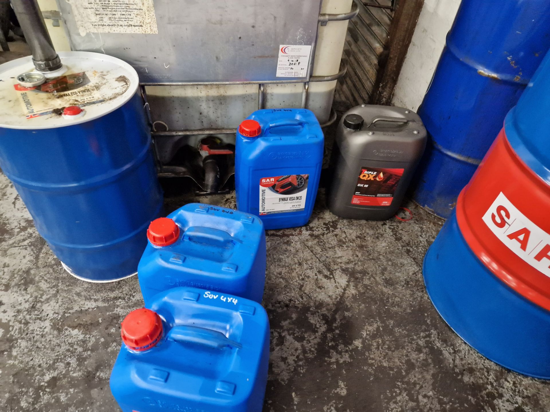 Nine Barrels, One IBC and Six Tubs of Various Hydraulic Oil, Engine Oil, Lubricants, etc with Bunded - Bild 12 aus 12