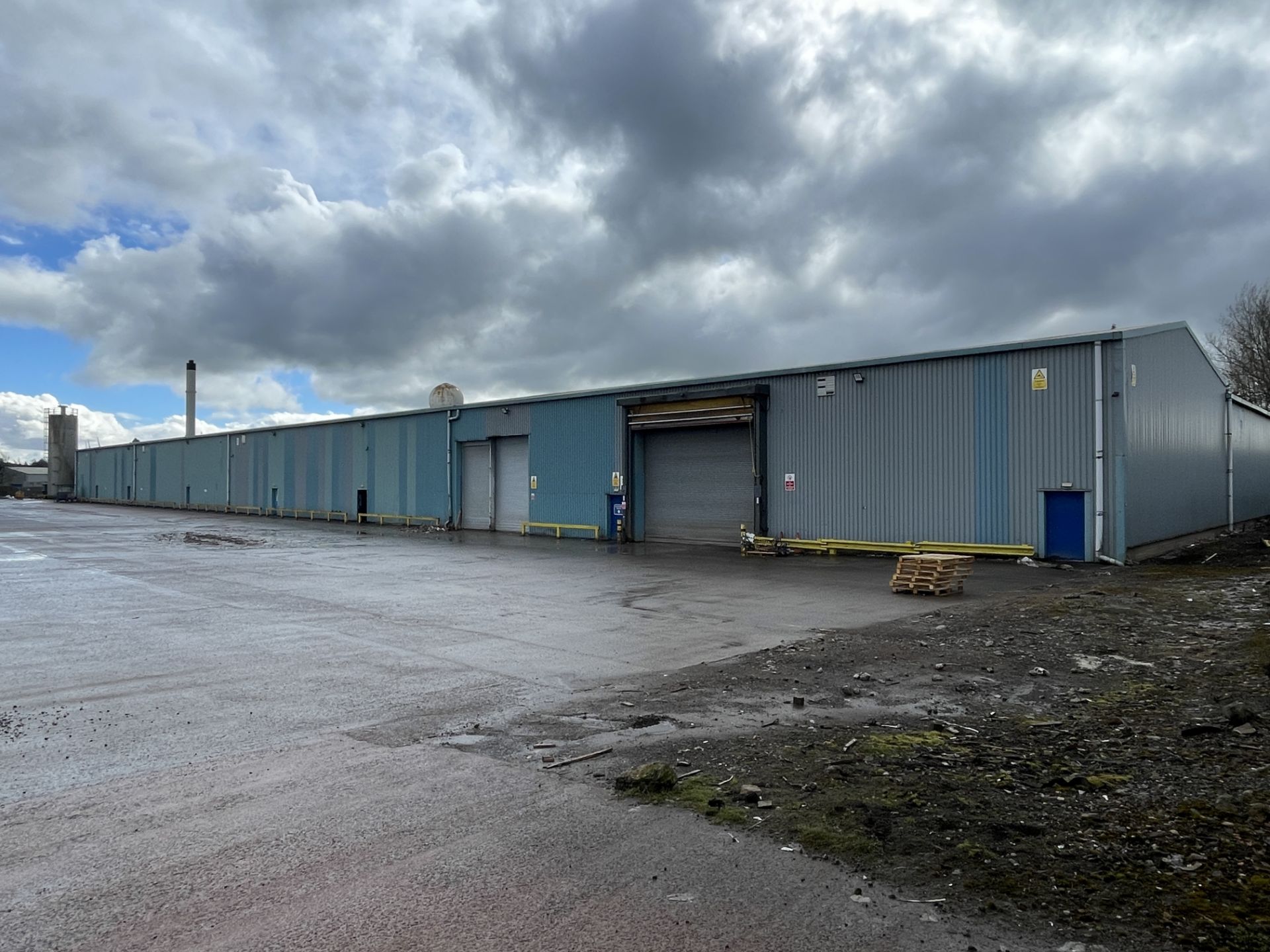 Steel Portal Framed Building, approx. 122.7m long x wide 16.6m x 6.9 to eaves, with profiled steel