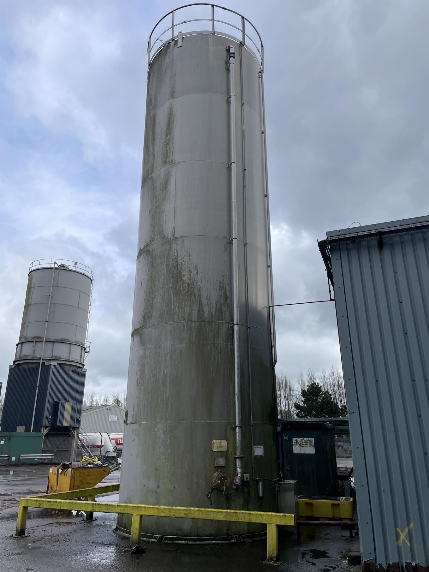 Braby Aluminium Silo, serial no. 004561, year of manufacture 1996, with access ladders, dust unit, - Bild 2 aus 5