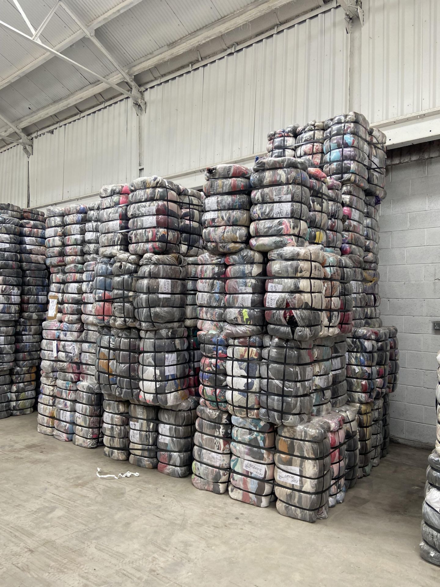 APPROX 200 BALES (9000KG) RECYCLABLE WASTE TEXTILES, Understood to comprise: Three bales x 45kg - Image 2 of 9