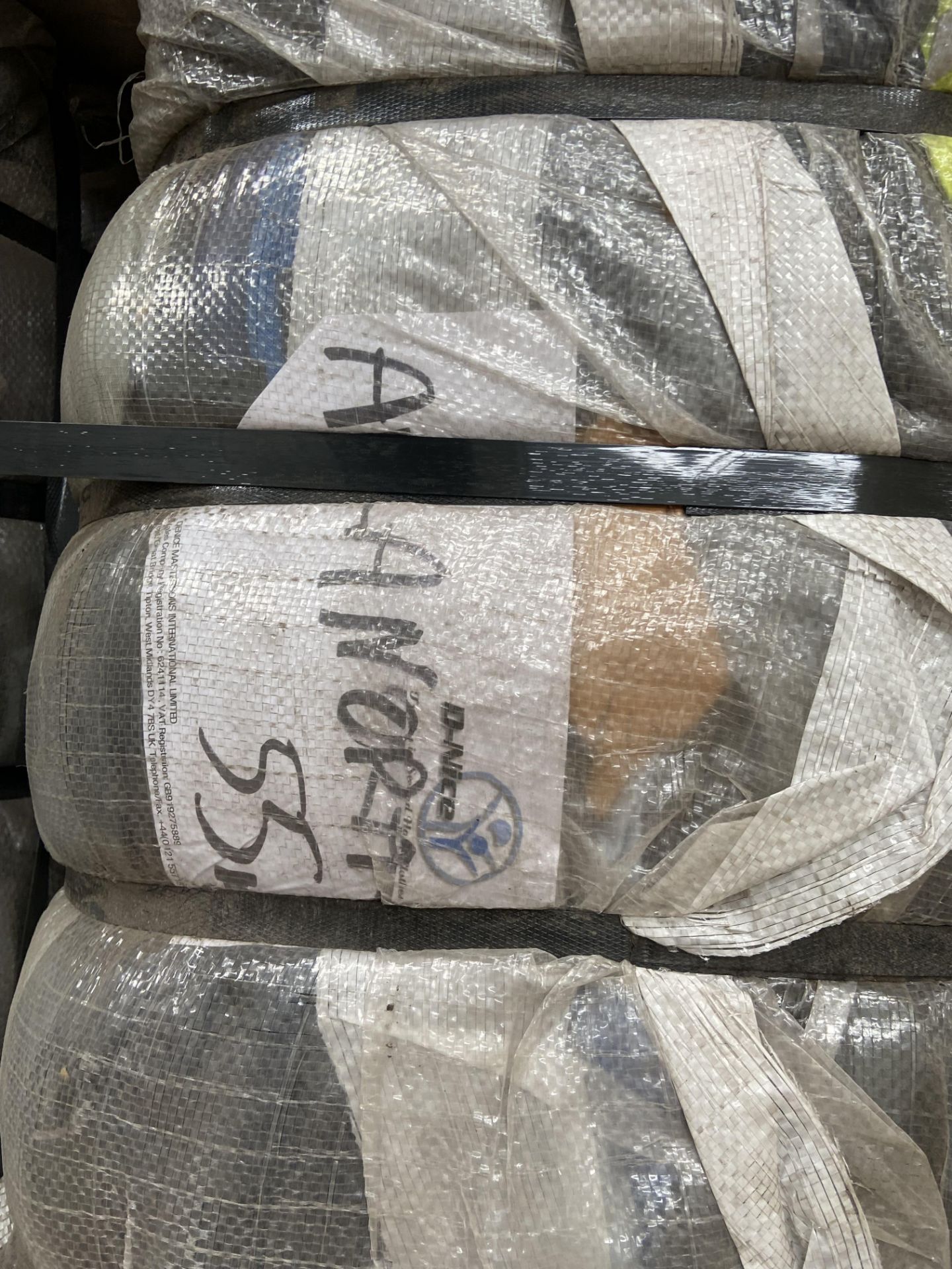 APPROX 208 BALES (9360KG) RECYCLABLE WASTE TEXTILES, Understood to comprise: Two bales x 45kg - Image 5 of 10