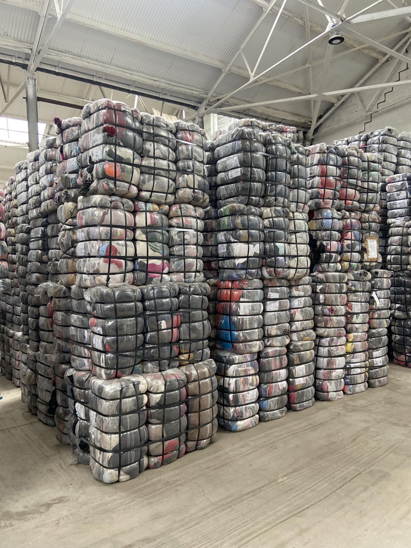 APPROX 210 BALES (9450KG) RECYCLABLE WASTE TEXTILES, understood to comprise: One bale x 45kg Adult - Image 2 of 9