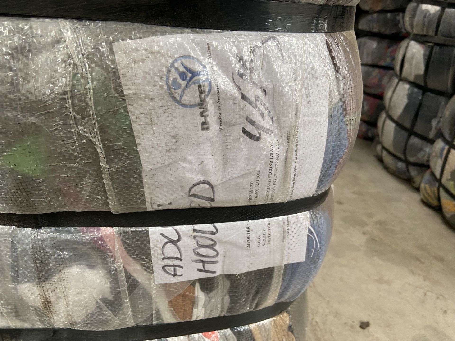 APPROX 213 BALES (9585KG) RECYCLABLE WASTE TEXTILES, understood to comprise: Six bales x 45kg - Image 8 of 9