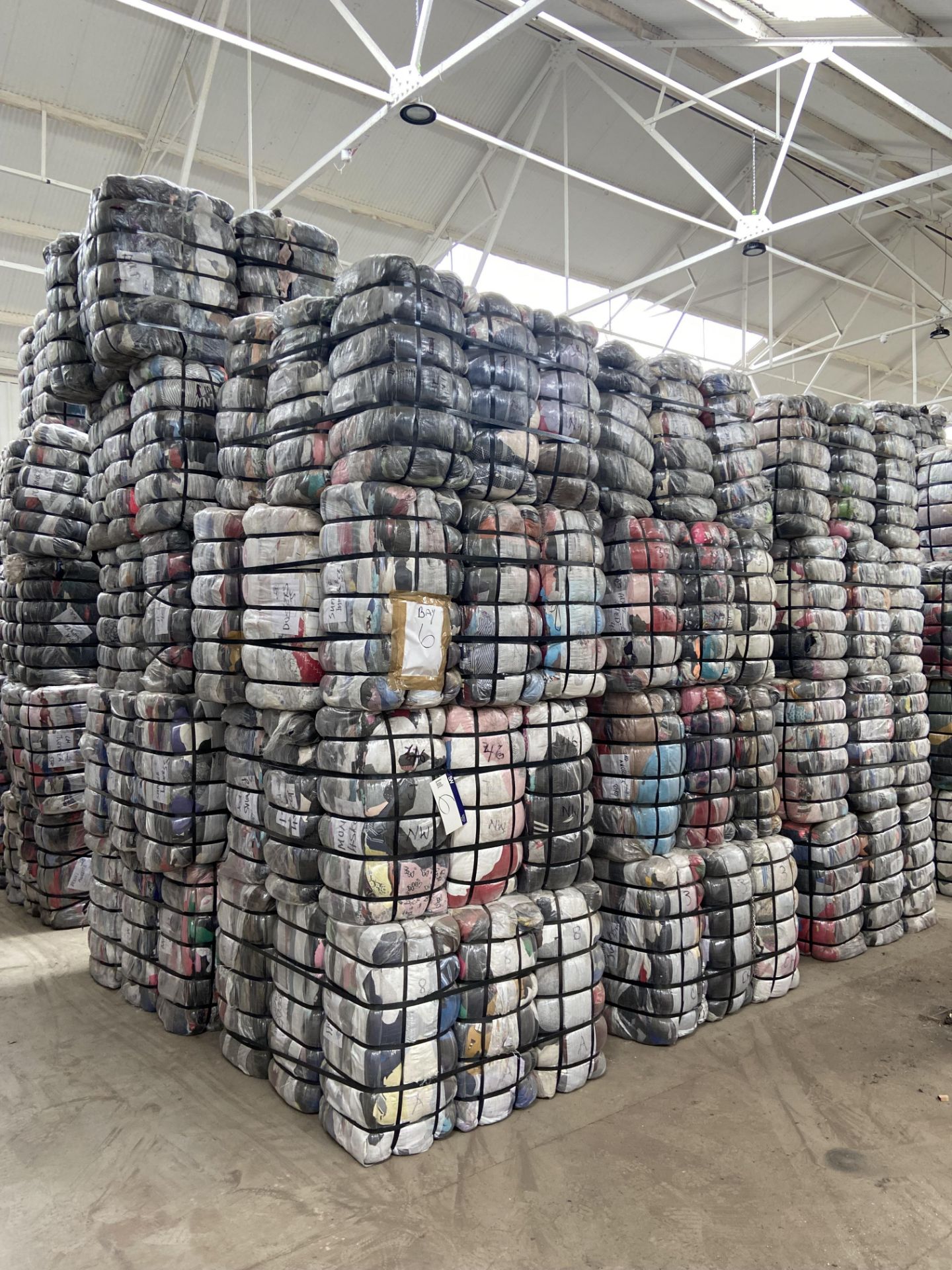 APPROX 213 BALES (9585KG) RECYCLABLE WASTE TEXTILES, understood to comprise: Six bales x 45kg