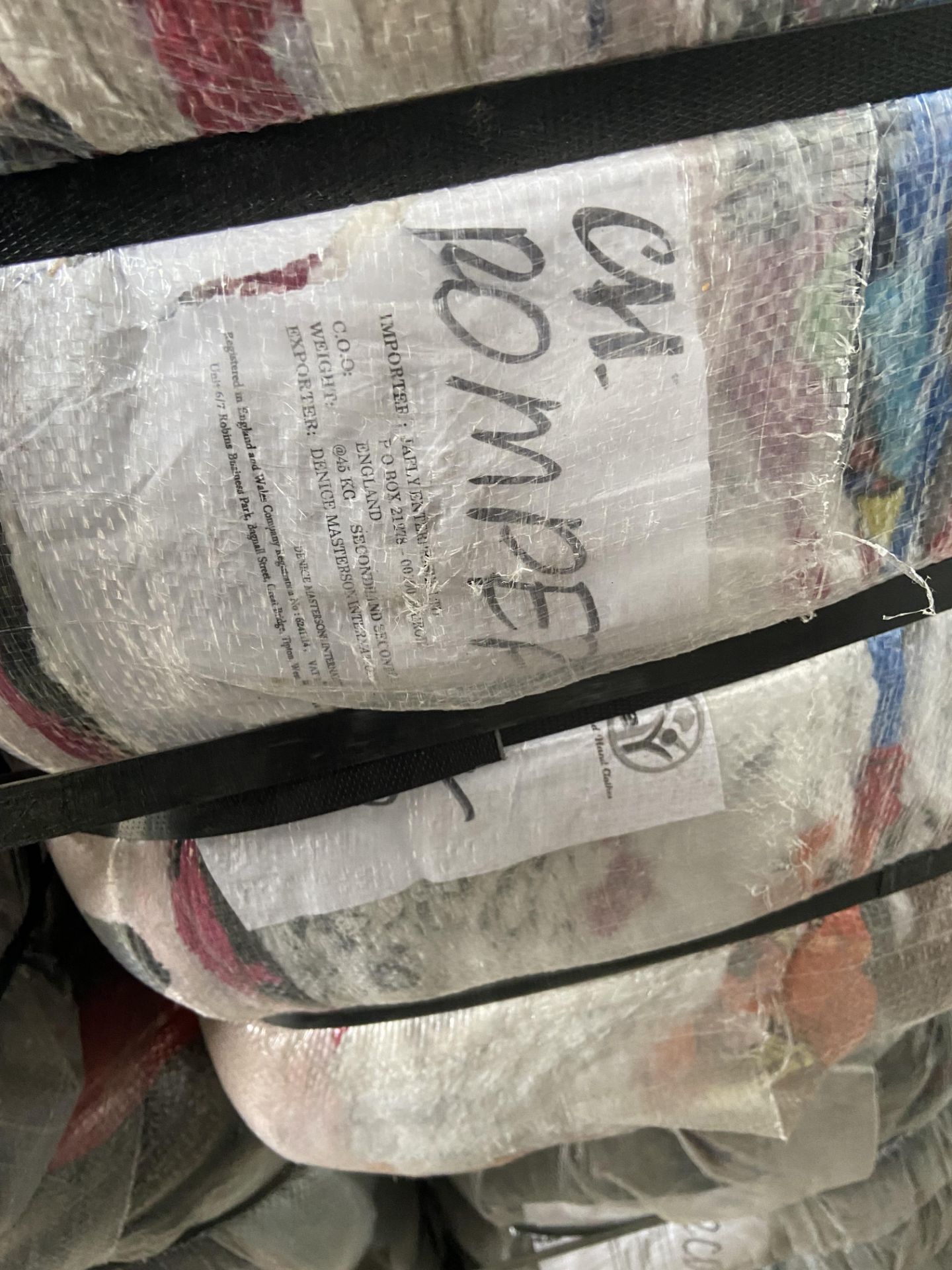 APPROX 197 BALES (8865KG) RECYCLABLE WASTE TEXTILES, understood to comprise: Three bales x 45kg - Image 6 of 8