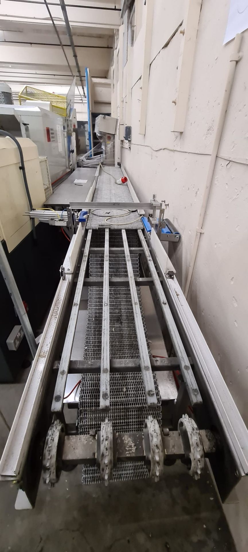 Plastic Slat Conveyor, 400w x 4500l, buyers responsibility to load, lot located Bradford, vendors