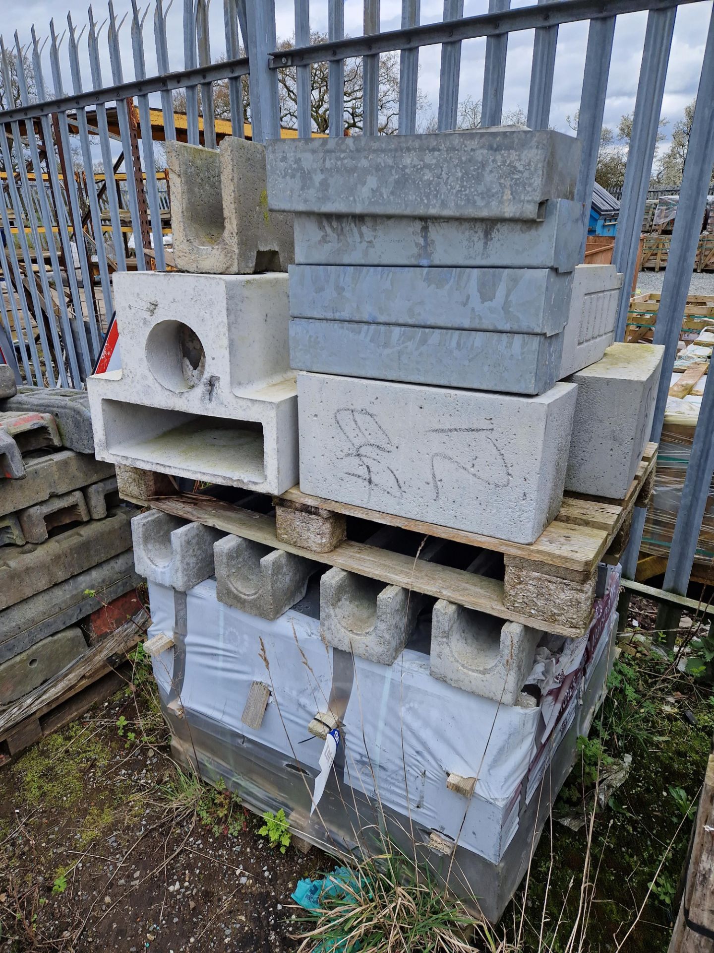 Two Pallets of Various Blocks, Including T-Shaped, U-Shaped and Solid Please read the following