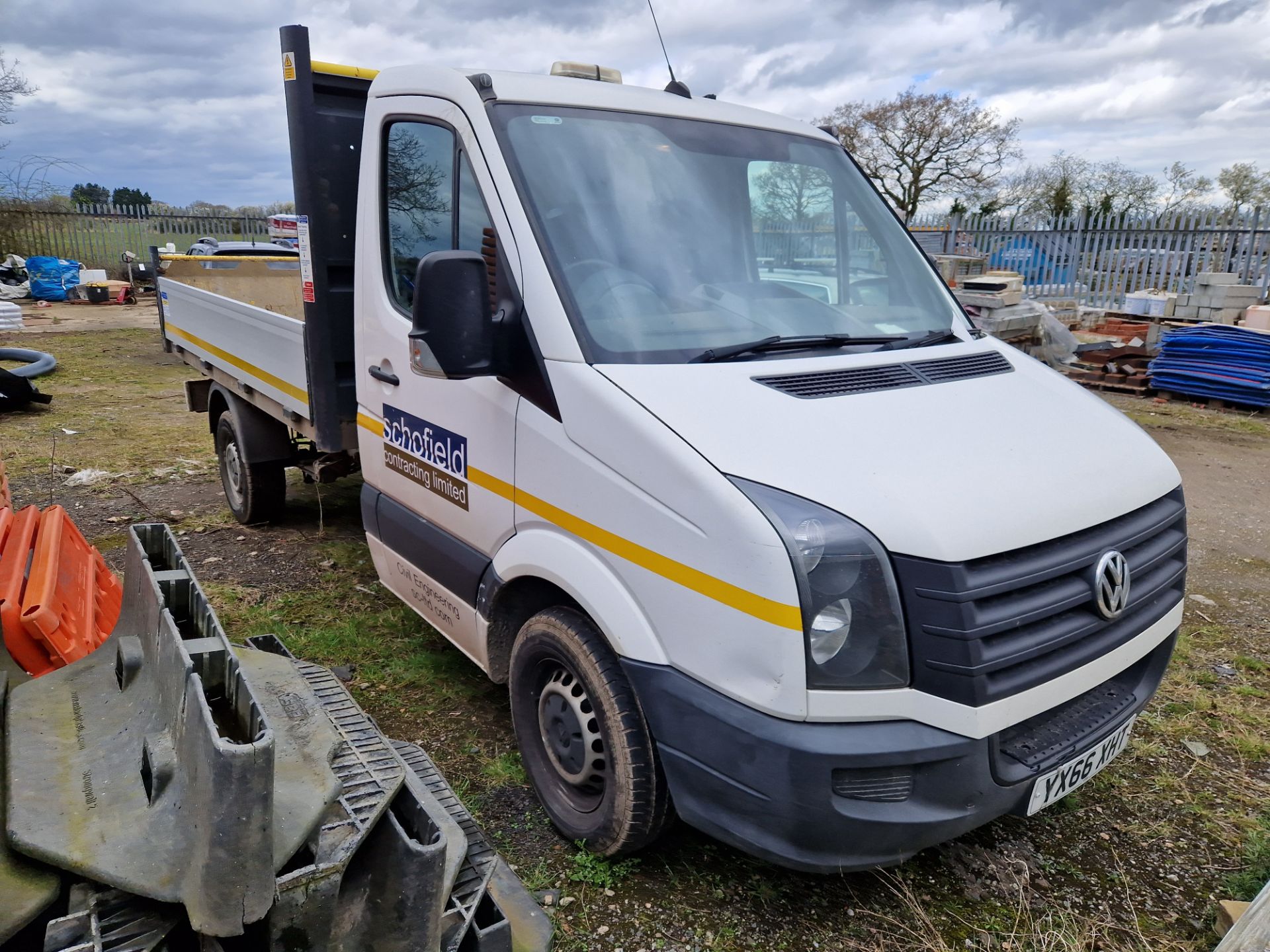 Volkswagen Crafter CR35 2.0 TDI BMT 109PS MWB Diesel Tipper, Registration No. YX66 XHT, Mileage: - Bild 2 aus 7