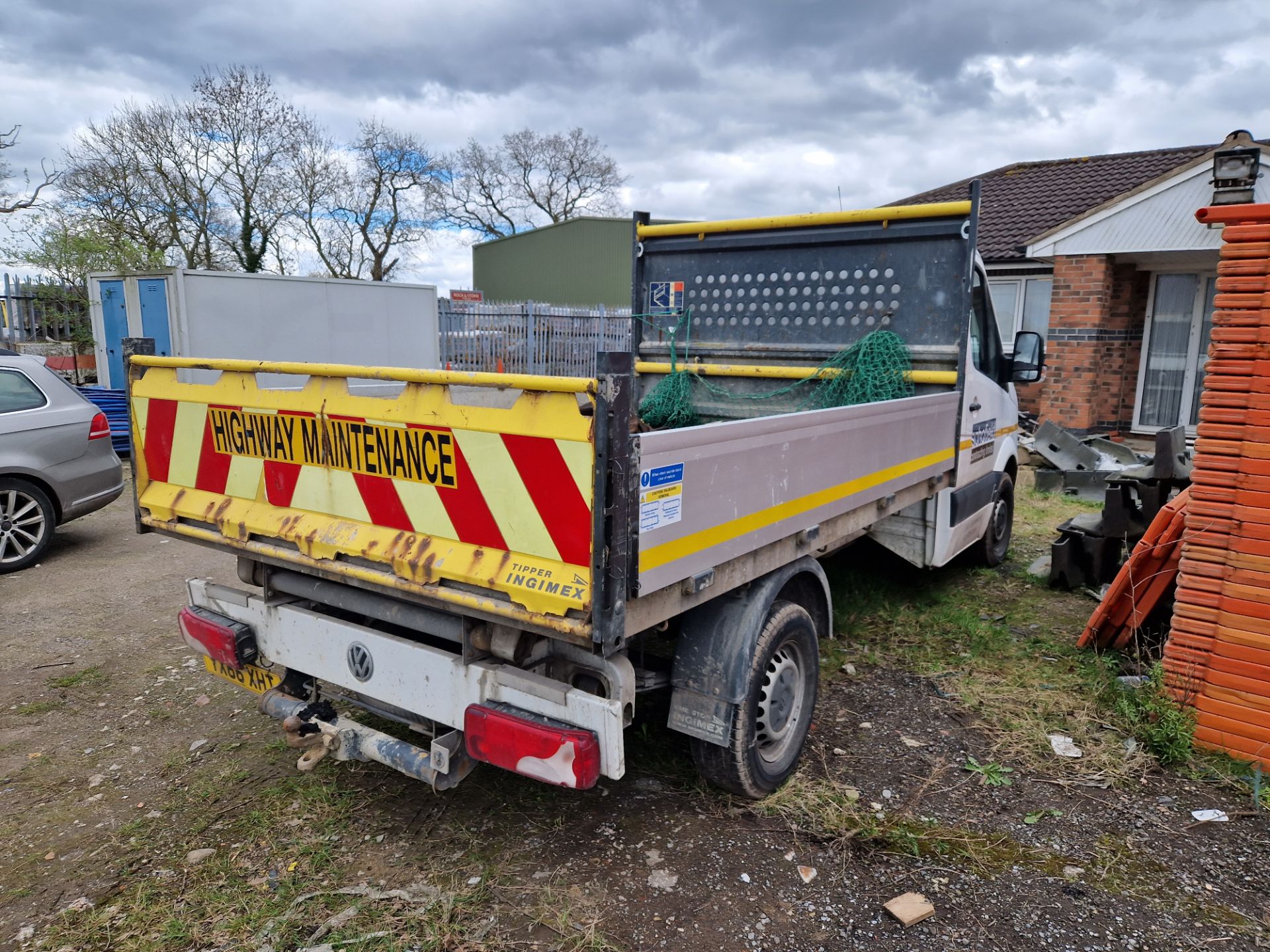 Volkswagen Crafter CR35 2.0 TDI BMT 109PS MWB Diesel Tipper, Registration No. YX66 XHT, Mileage: - Bild 3 aus 7