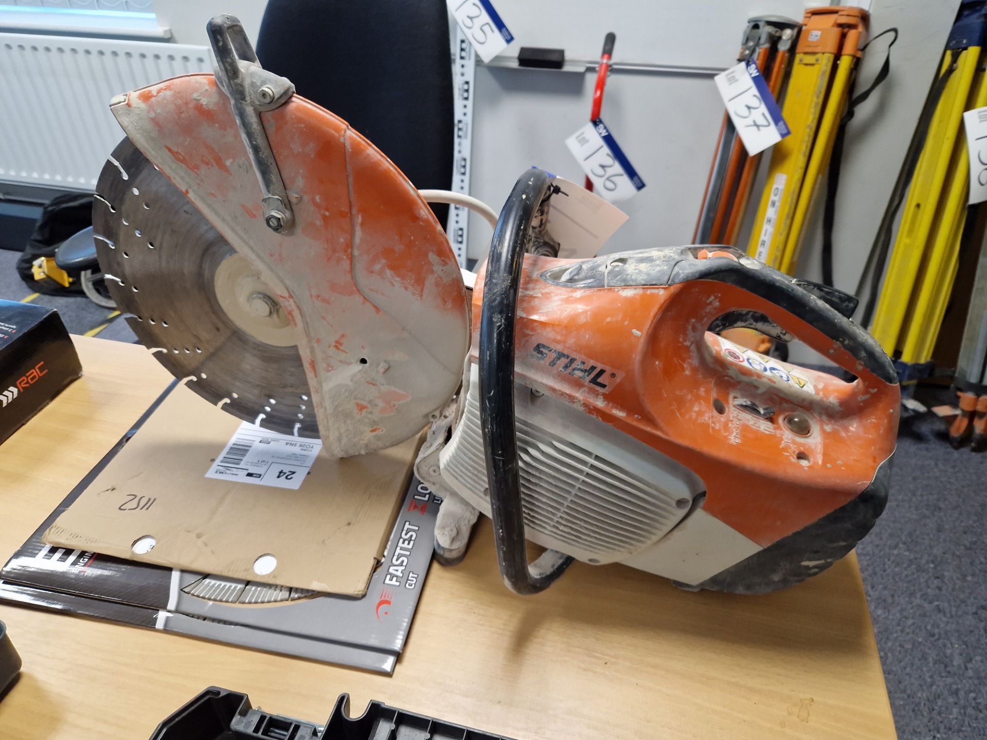 Stihl TS420 Circular Cut Off Saw, with extra blades Please read the following important notes:- *** - Bild 2 aus 2