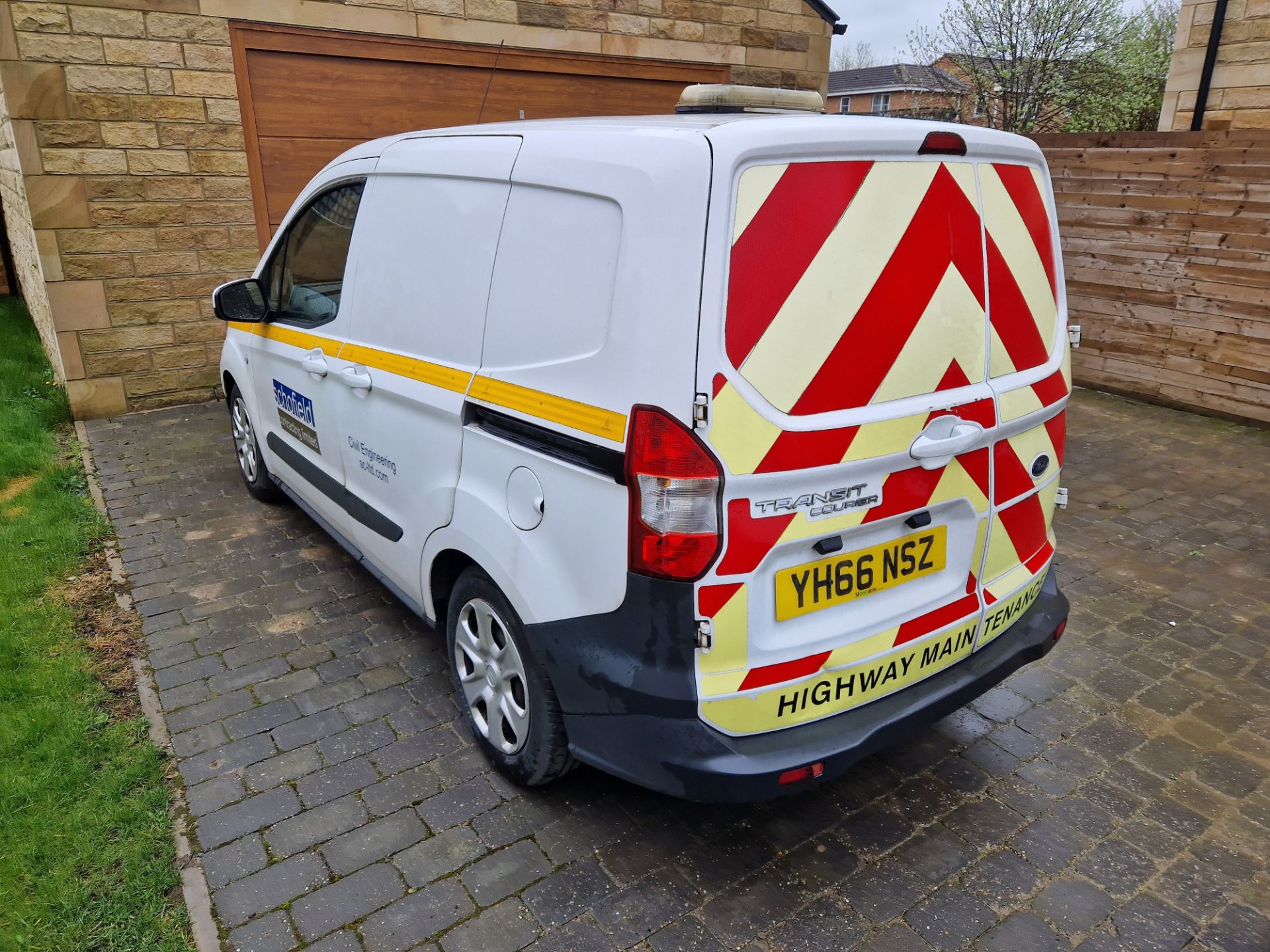 Ford Transit Courier 1.5 TDCi Trend Diesel Van, Registration No. YH66 NSZ, Mileage: 98,634 (at - Bild 3 aus 6