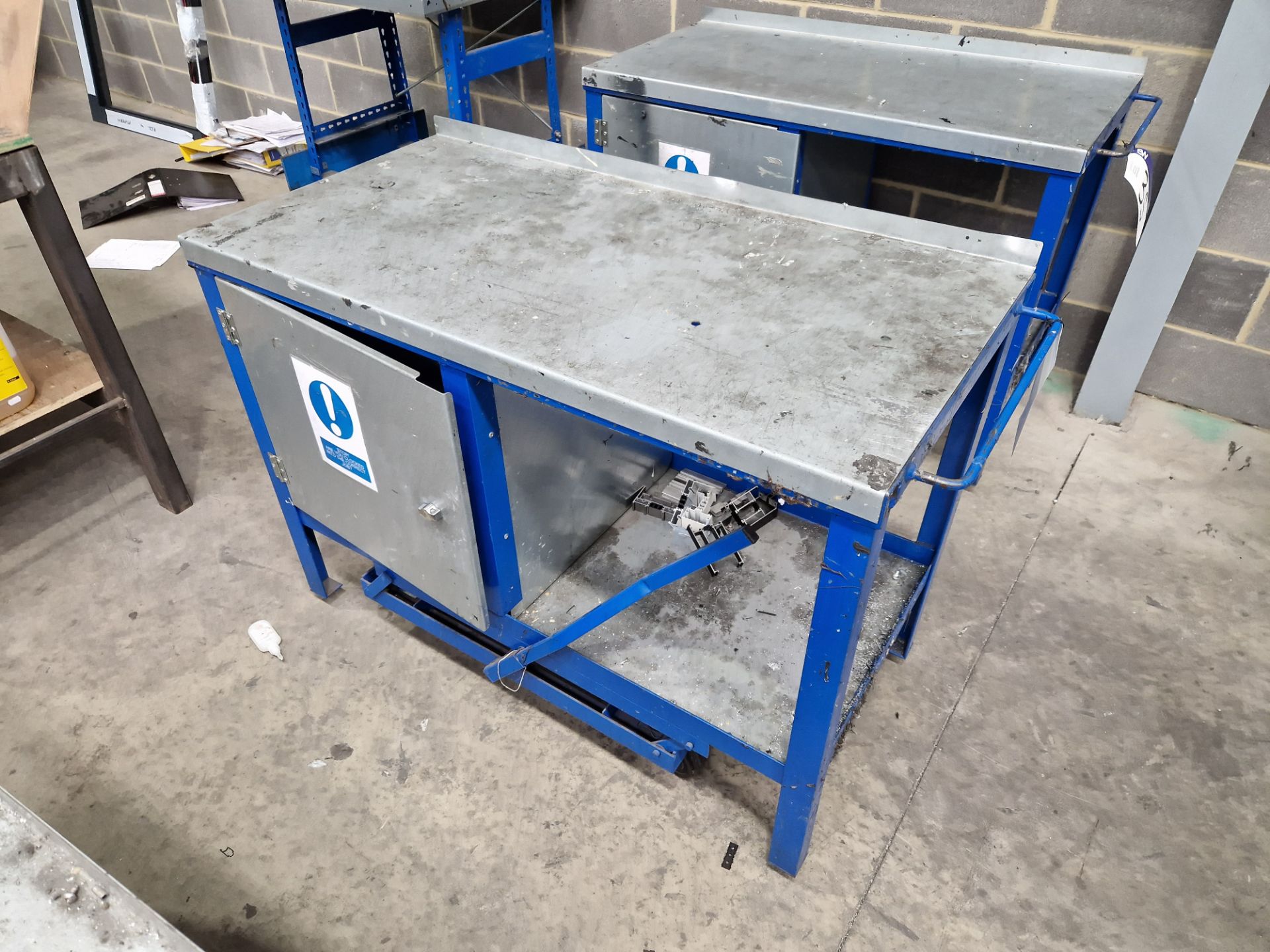 Mobile Steel Framed Workbench, Approx. 1.2m x 0.6m x 0.85m Please read the following important