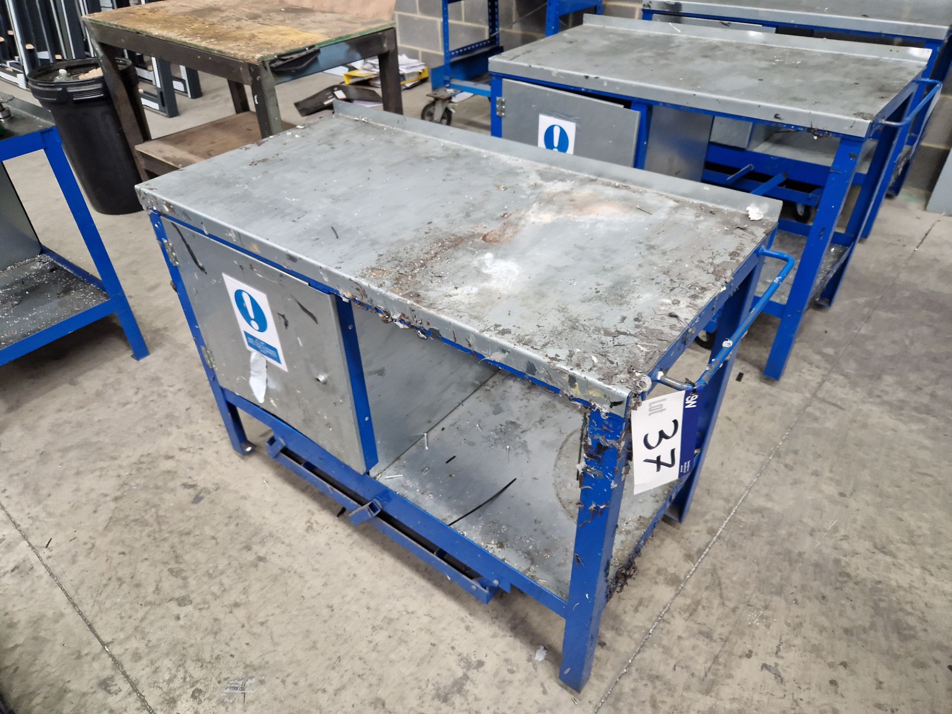 Mobile Steel Framed Workbench, Approx. 1.2m x 0.6m x 0.85m Please read the following important