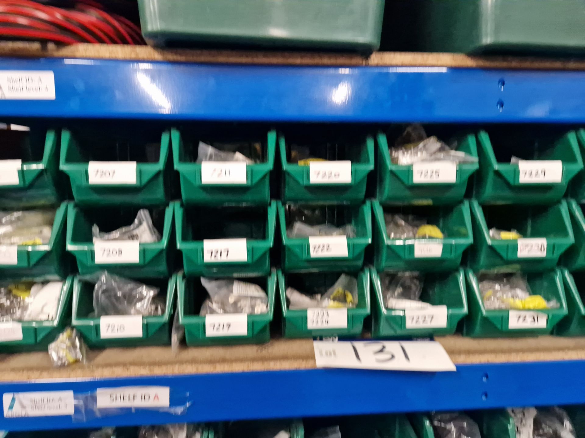 Contents to One Bay of Shelving, including Rubber Gaskets, Aluminium Profile, End Caps, Screws, - Bild 3 aus 6
