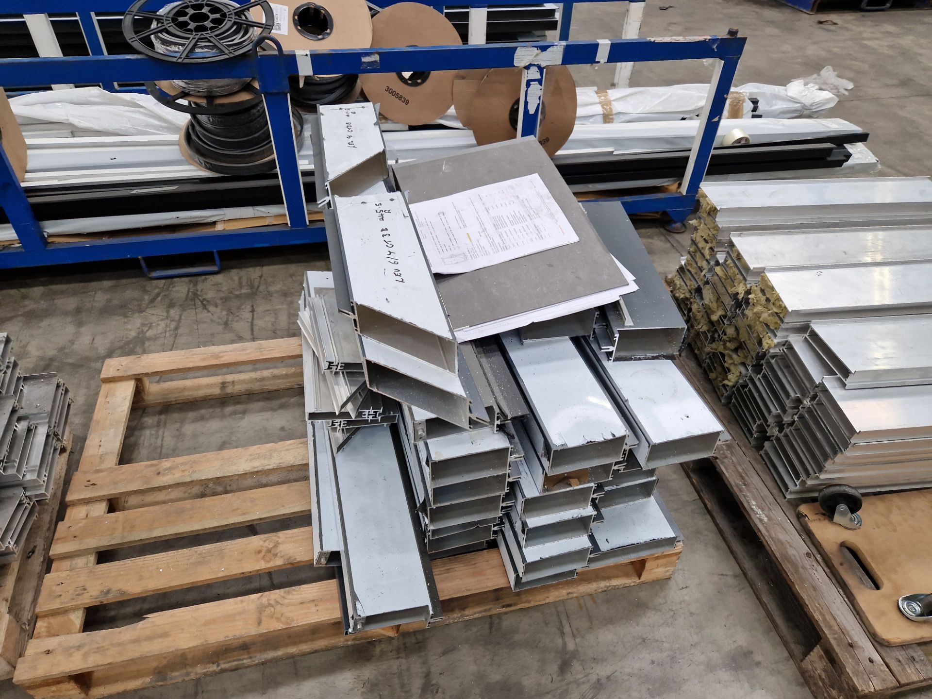 Quantity of Various Lengths of Plastic and Aluminium Profile, as set out on five pallets Please read - Image 3 of 6