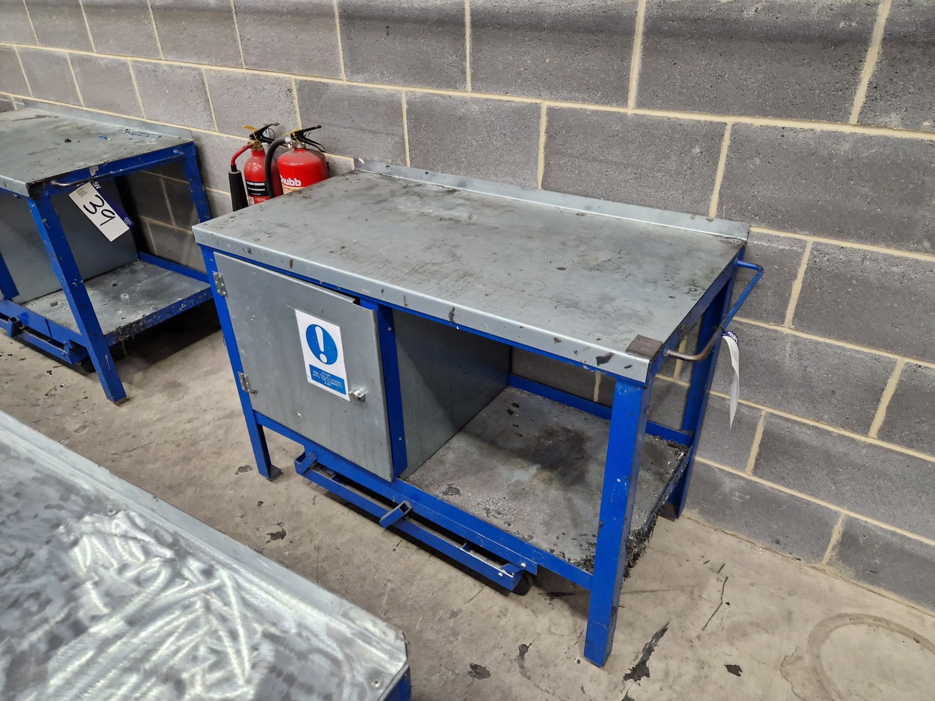 Mobile Steel Framed Workbench, Approx. 1.2m x 0.6m x 0.85m Please read the following important