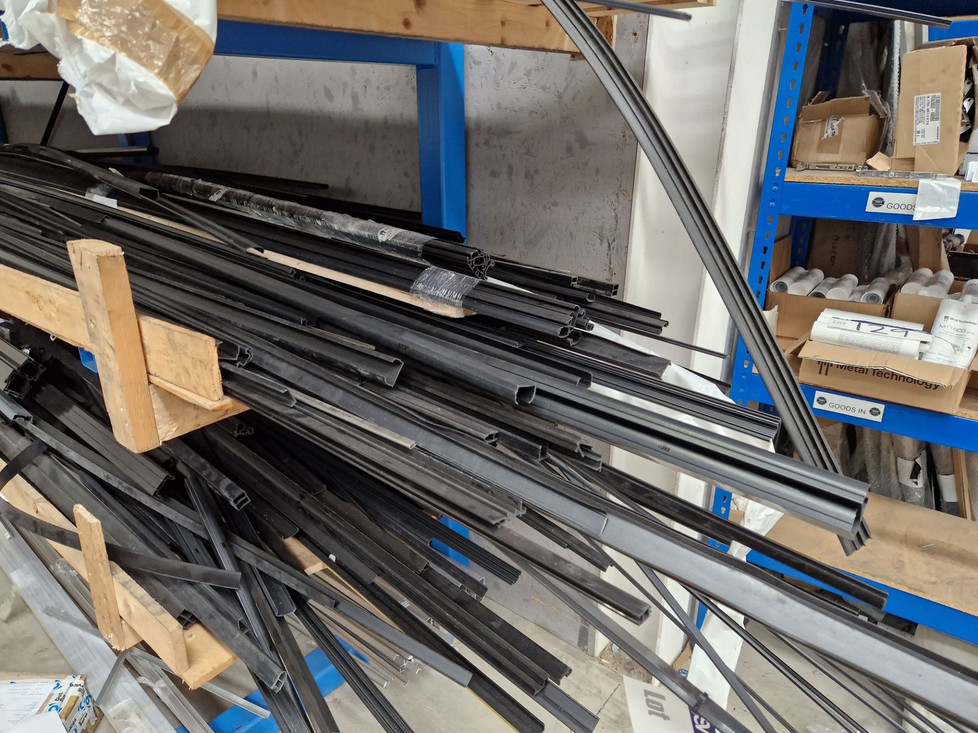 Large Quantity of Various Lengths of Plastic and Aluminium Profile, Longest Length Approx. 6.4m, - Image 3 of 5