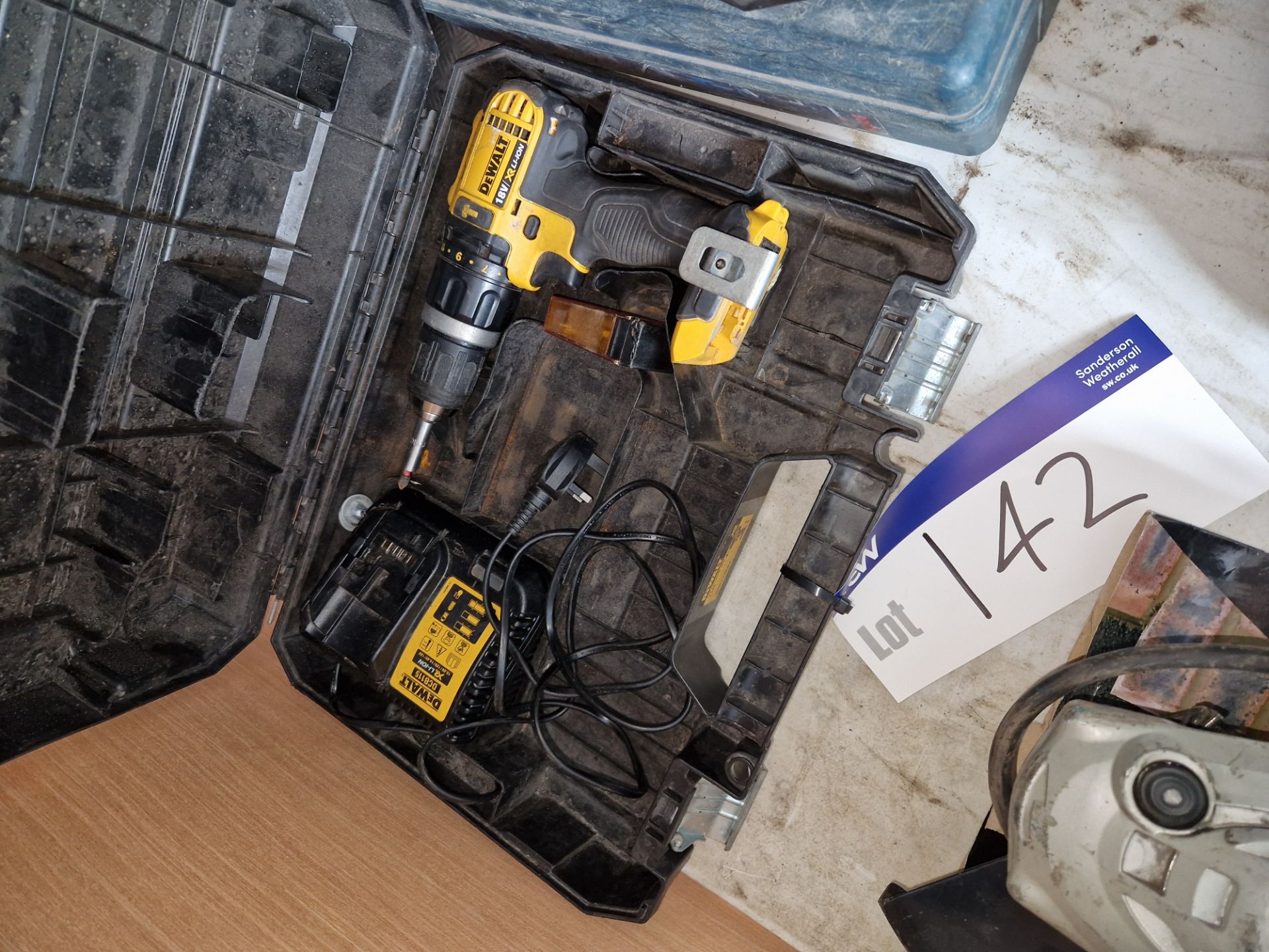 DeWalt DCD785 18V Battery Powered Drill, with Carry Case and Charger (No Battery) Please read the