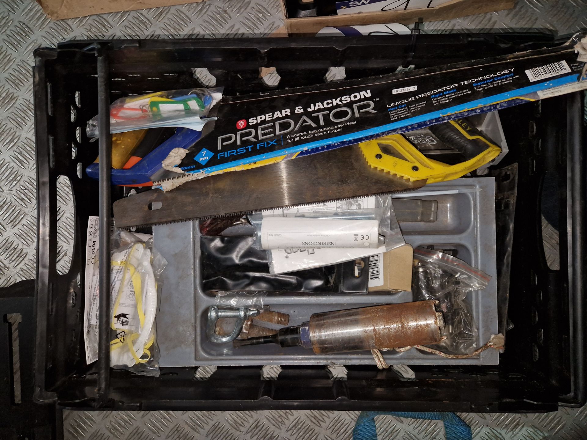Contents to Two Boxes, including Hand Tools, Nails, Screws, Bolts, etc Please read the following - Bild 2 aus 4