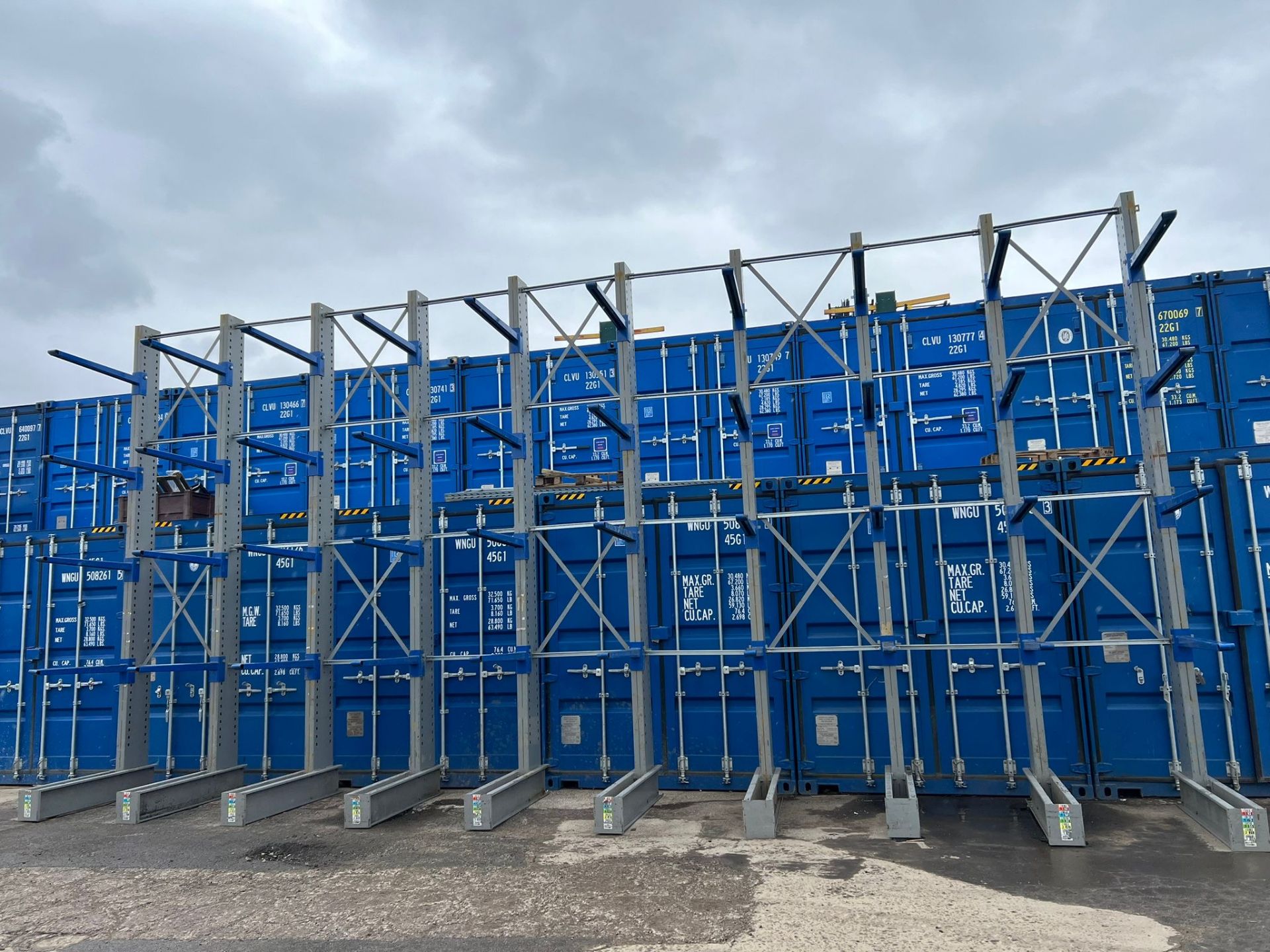 5m HIGH SINGLE CANTILEVER RACK. Including nine joined bays creating a 10m run, four arms per side - Image 4 of 4