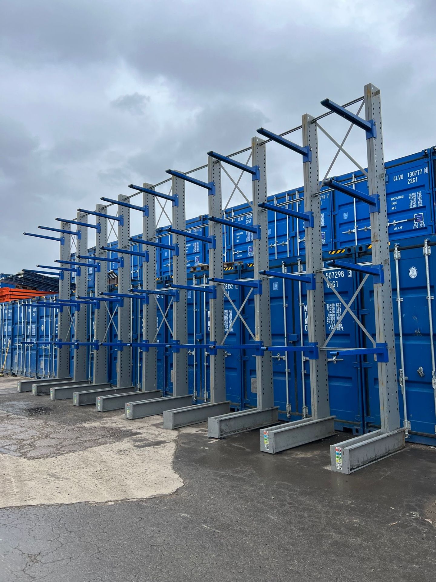 5m HIGH SINGLE CANTILEVER RACK. Including nine joined bays creating a 10m run, four arms per side - Image 3 of 4