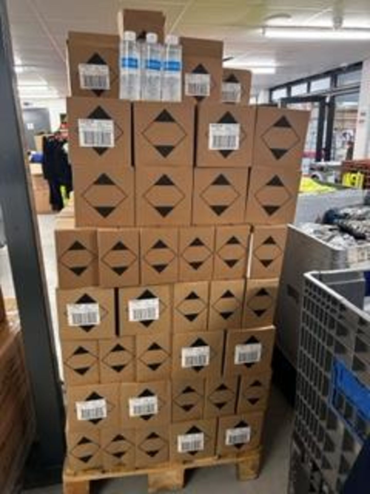 A Pallet Of Loreal Hand Sanitiser (392 Boxes Including 6 Hand Sanitisers In Each) (vendors - Image 2 of 2