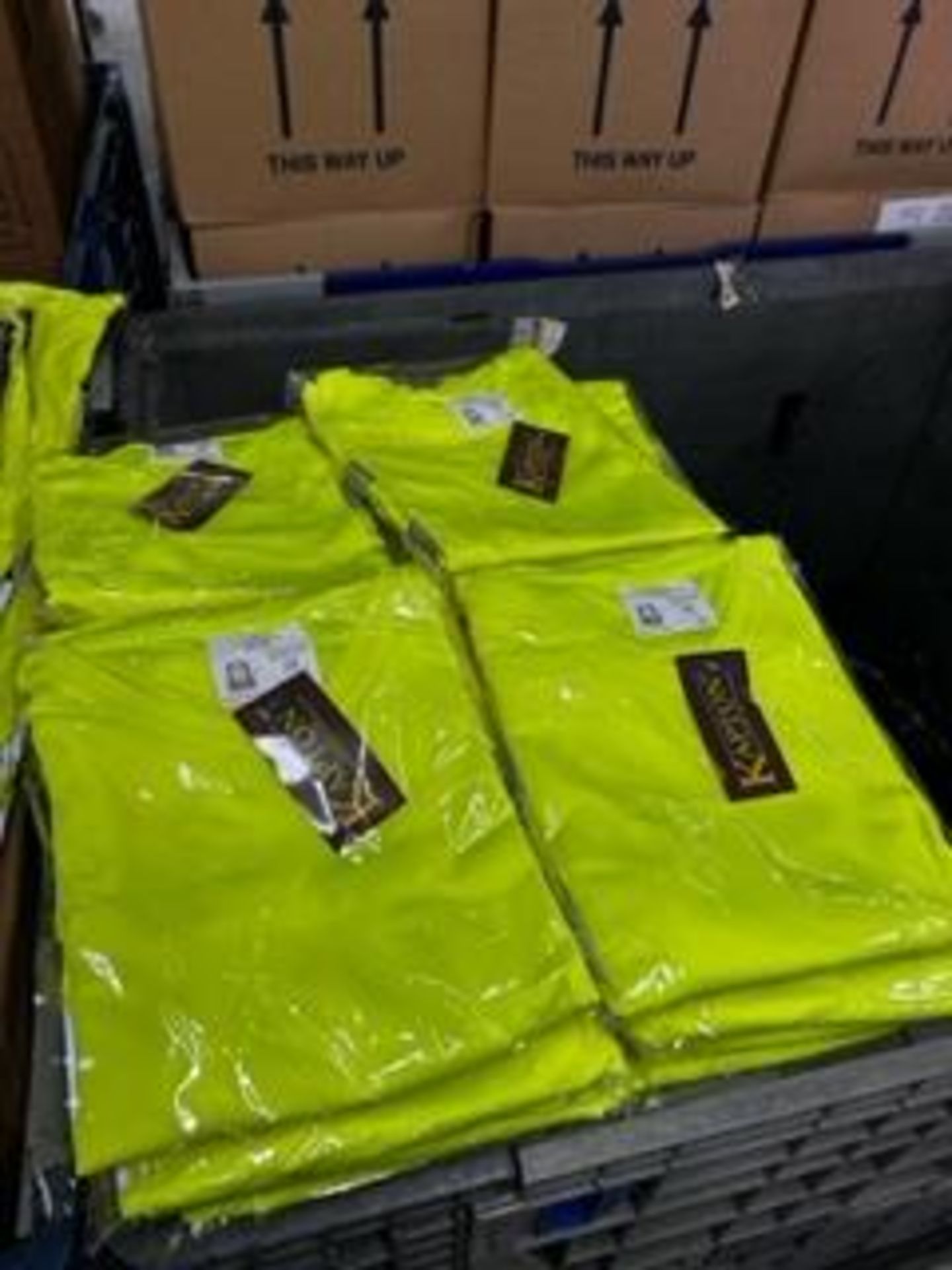 210 x Yellow and Navy Long Sleeve Hi Vis Tops (vendors comments – new), Size - S x 15, M x 40, XXL x - Image 2 of 3