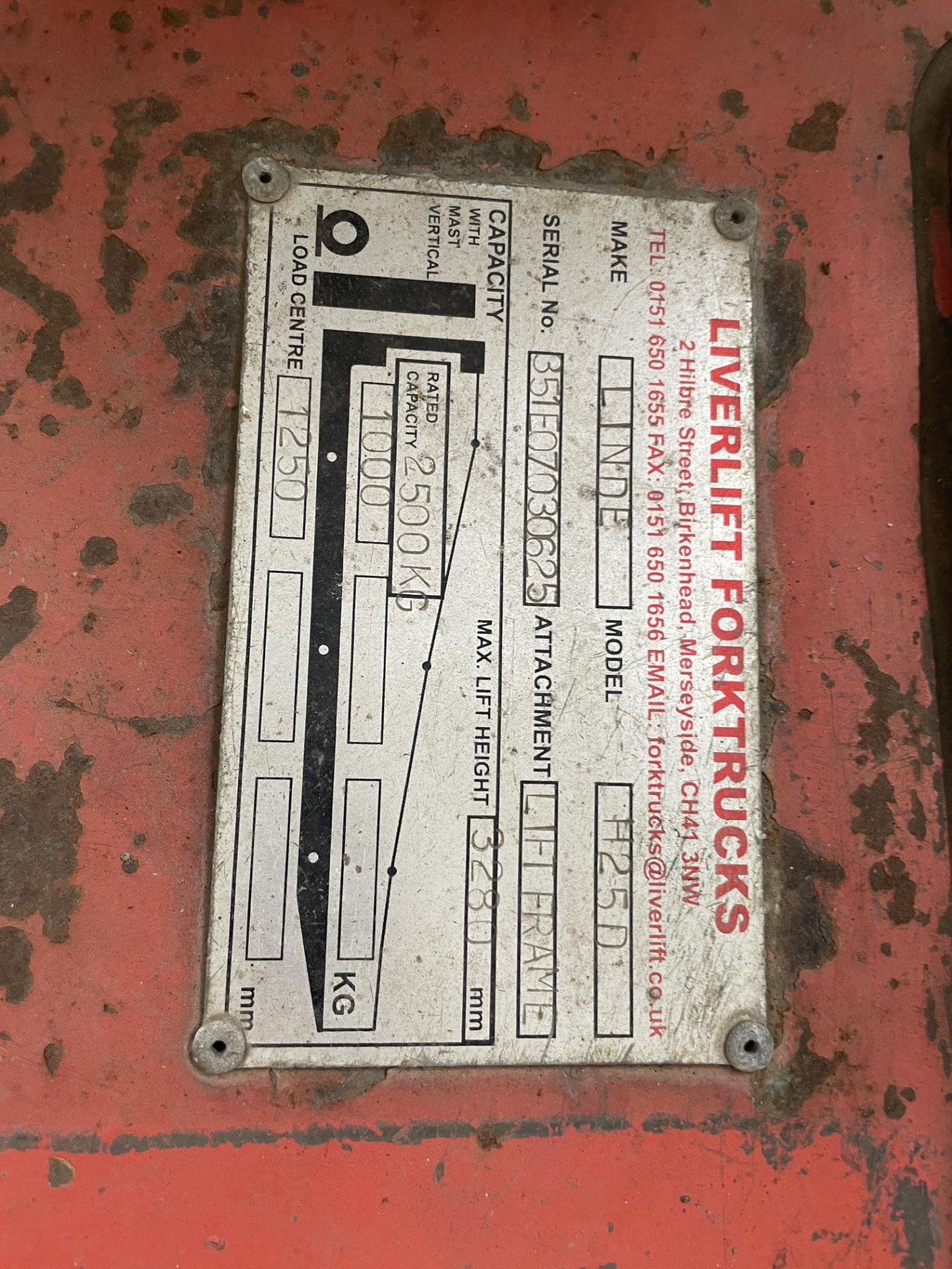 Linde H25D 2500kg cap. DIESEL FORK LIFT TRUCK, serial no. 351E07030625, indicated hours 12589 (at - Image 7 of 7