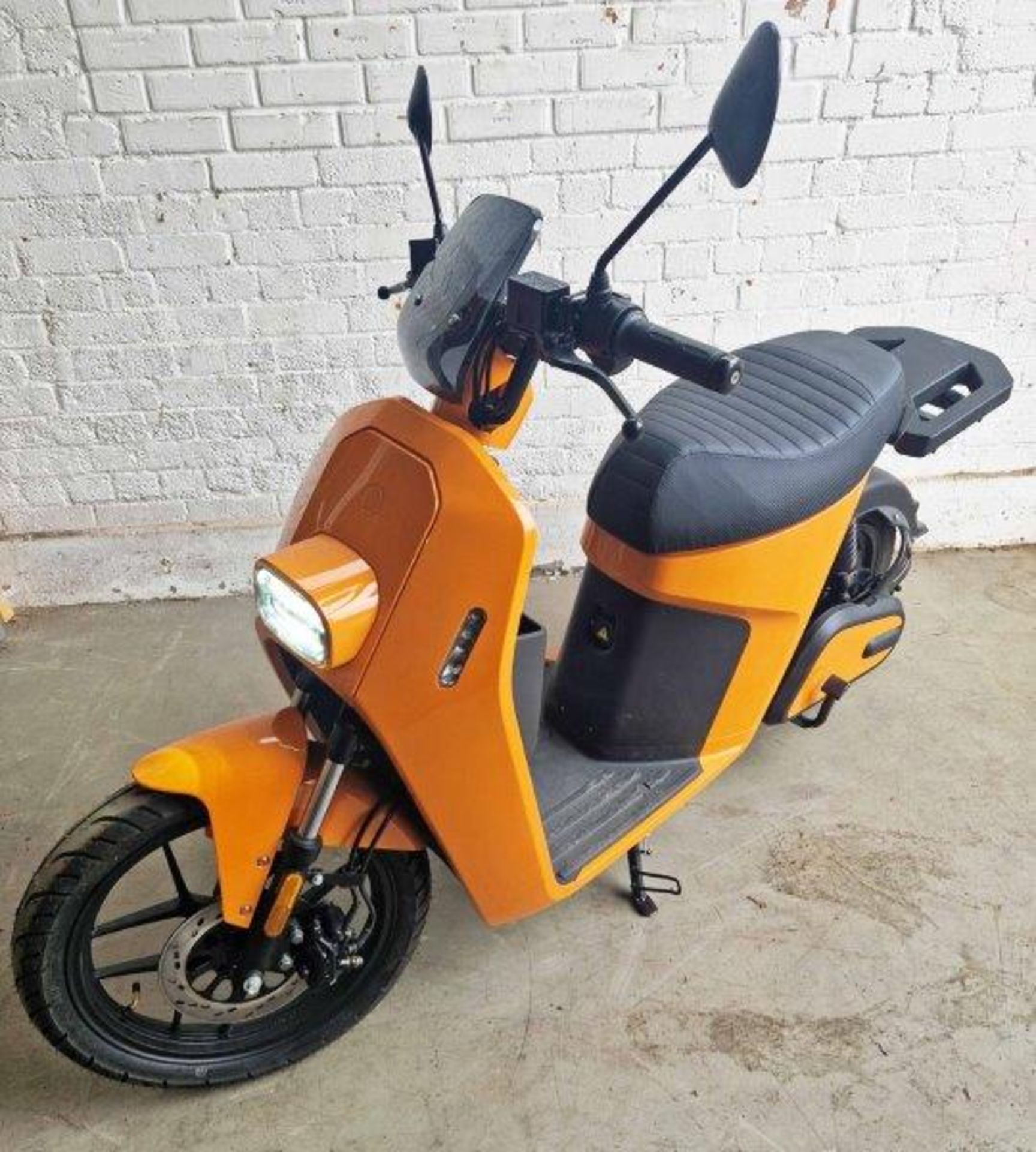 VMOTO VS2 L1e-b Electric Moped in Orange. Boxed, Unused and Unregistered, requiring some assembly, - Bild 2 aus 11