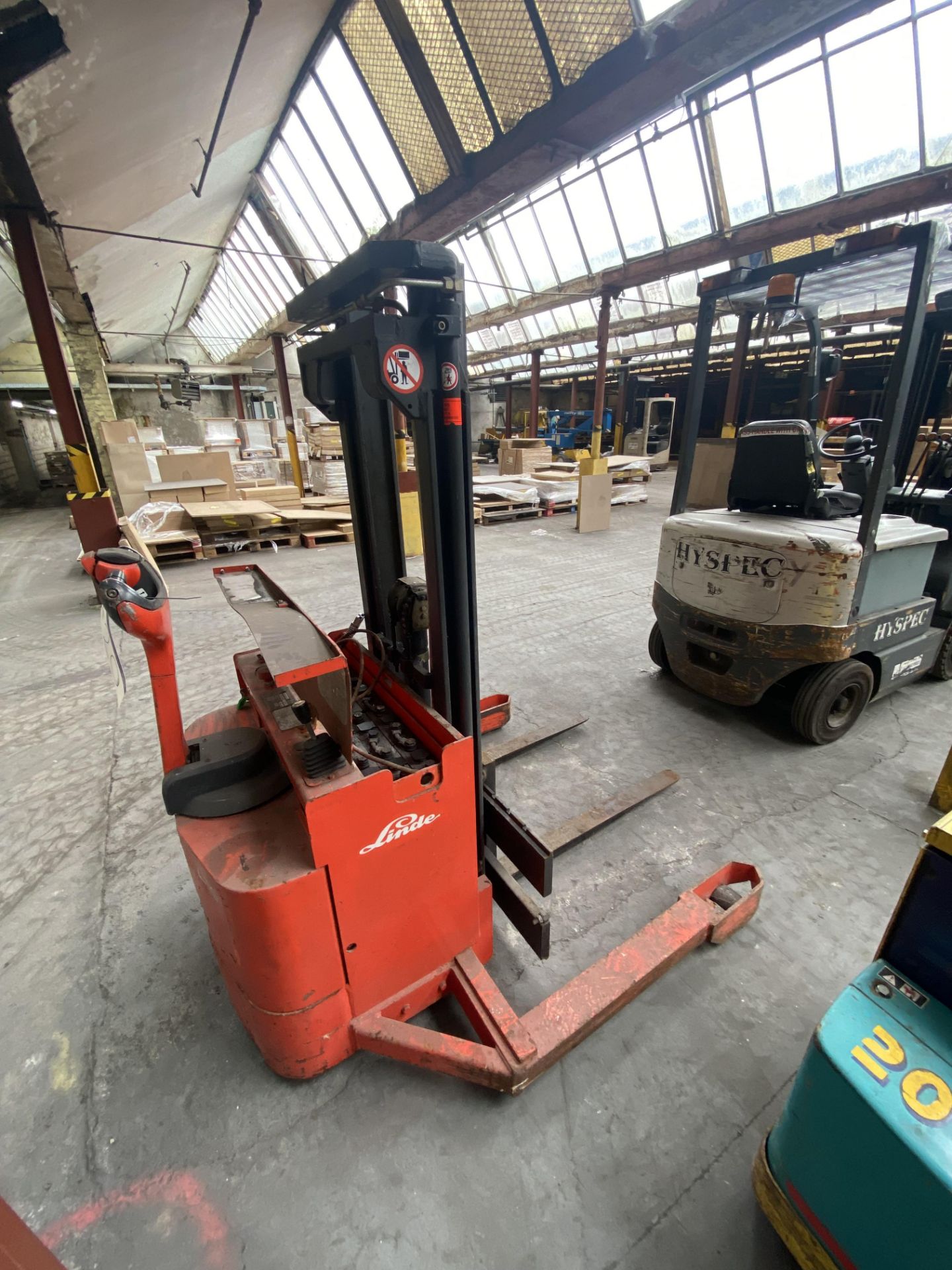 Lansing Linde L 16 AS 1600kg cap. Electric Pedestrian Operated Fork Lift Truck, serial no. - Image 4 of 4