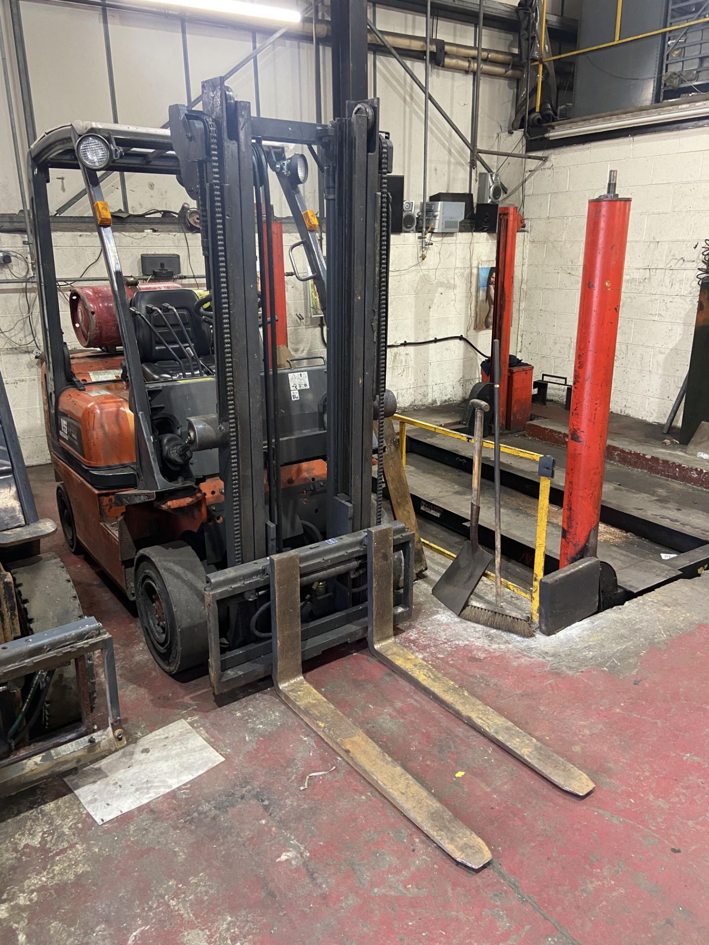 Nissan PD01A15P0 1500kg cap. LPG Fork Lift Truck, serial no. PD01E703909, year of manufacture