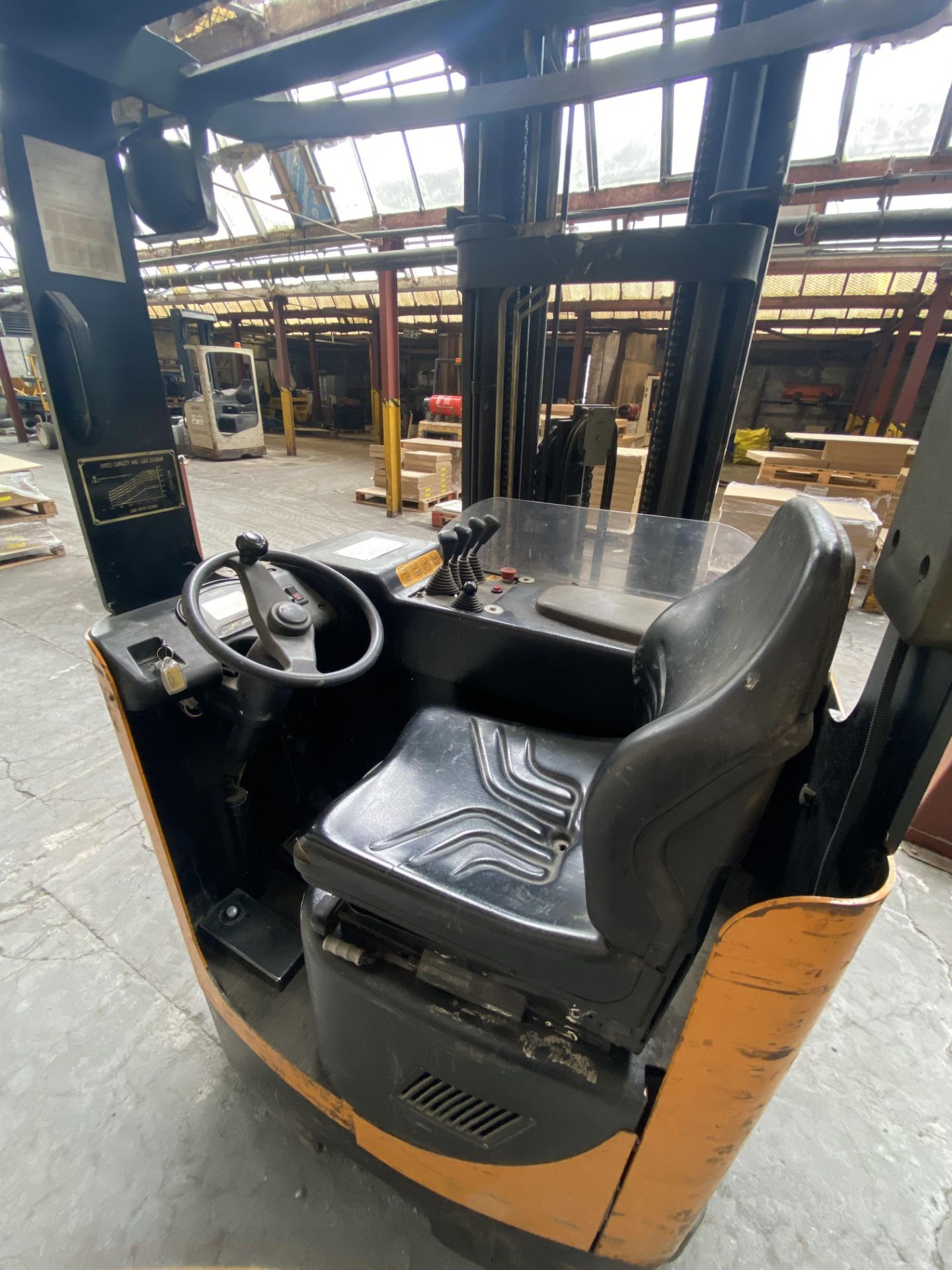 Samuk HR16 1600kg cap. Electric Reach Truck, serial no. 061226938, indicated hours 3356.9 (at time - Image 5 of 8